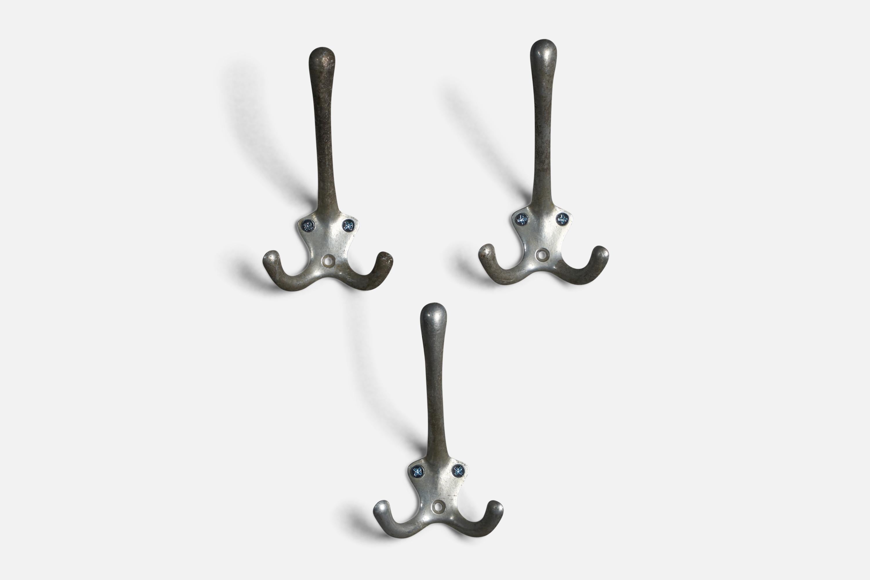 Luigi Caccia Dominioni, Coat Hangers, Nickel, Italy, 1950s In Good Condition For Sale In High Point, NC