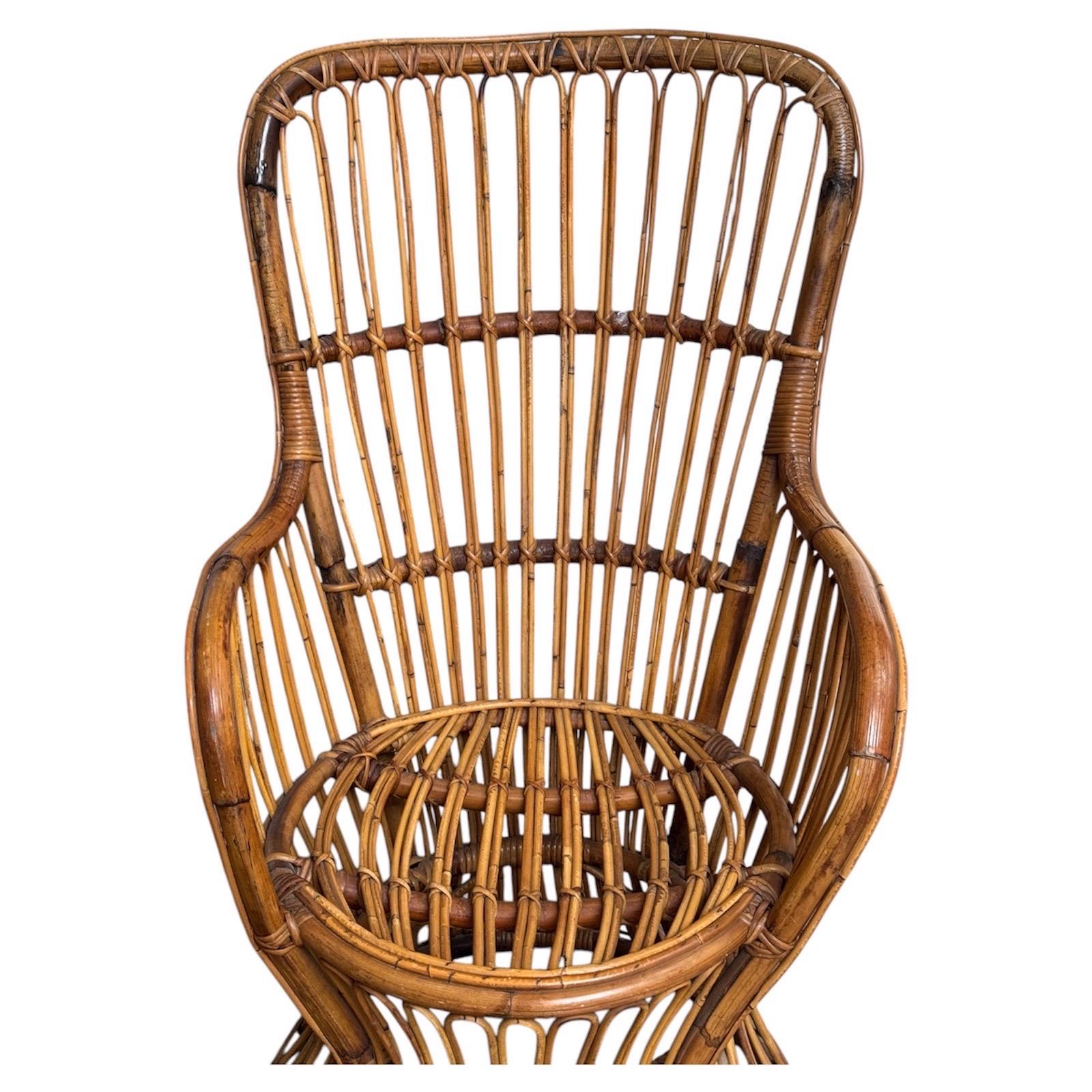 Mid-Century moderno Luigi Caccia Dominioni Coppia di Poltrone e Tavolino Set Design 1960 in vendita