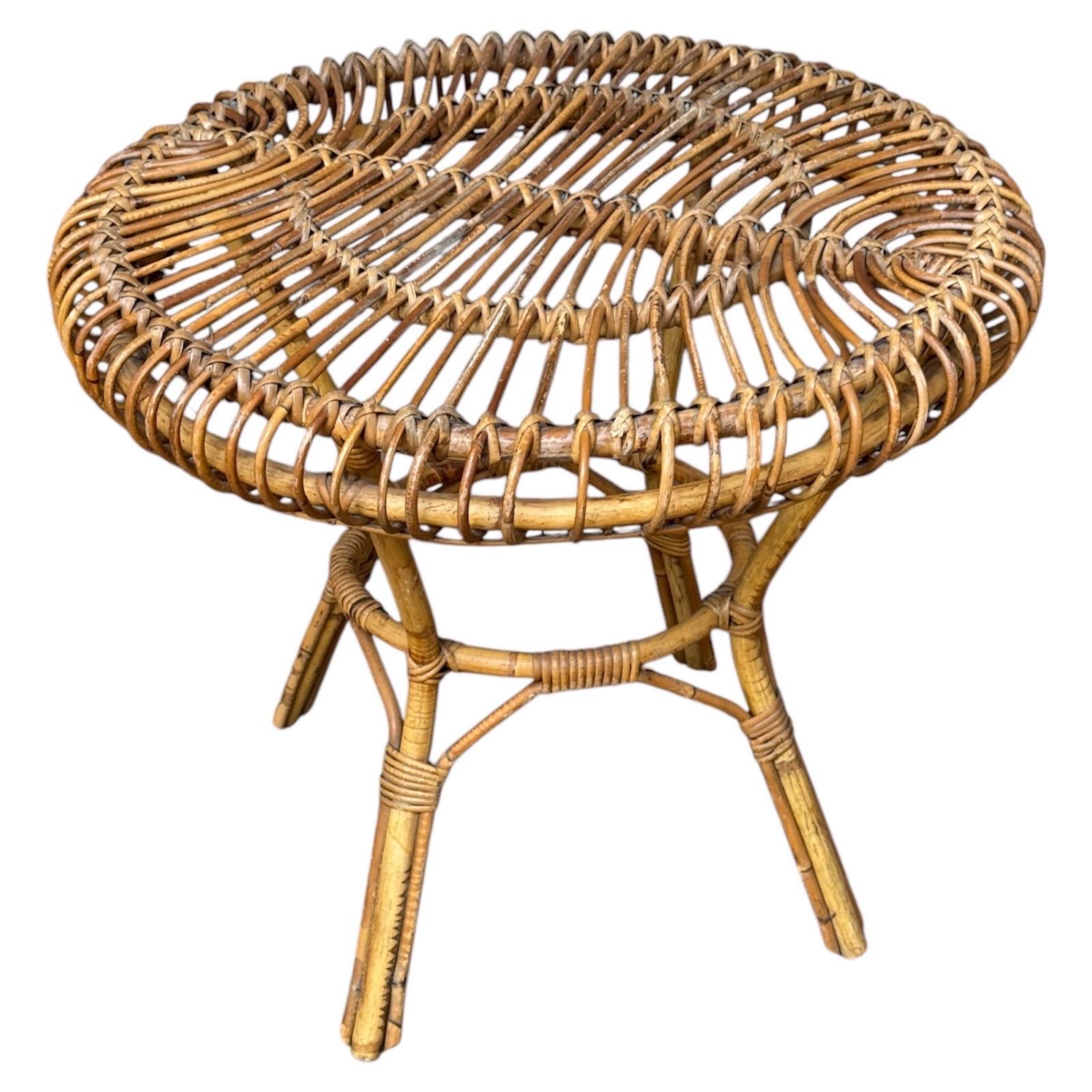 Italiano Luigi Caccia Dominioni Coppia di Poltrone e Tavolino Set Design 1960 in vendita