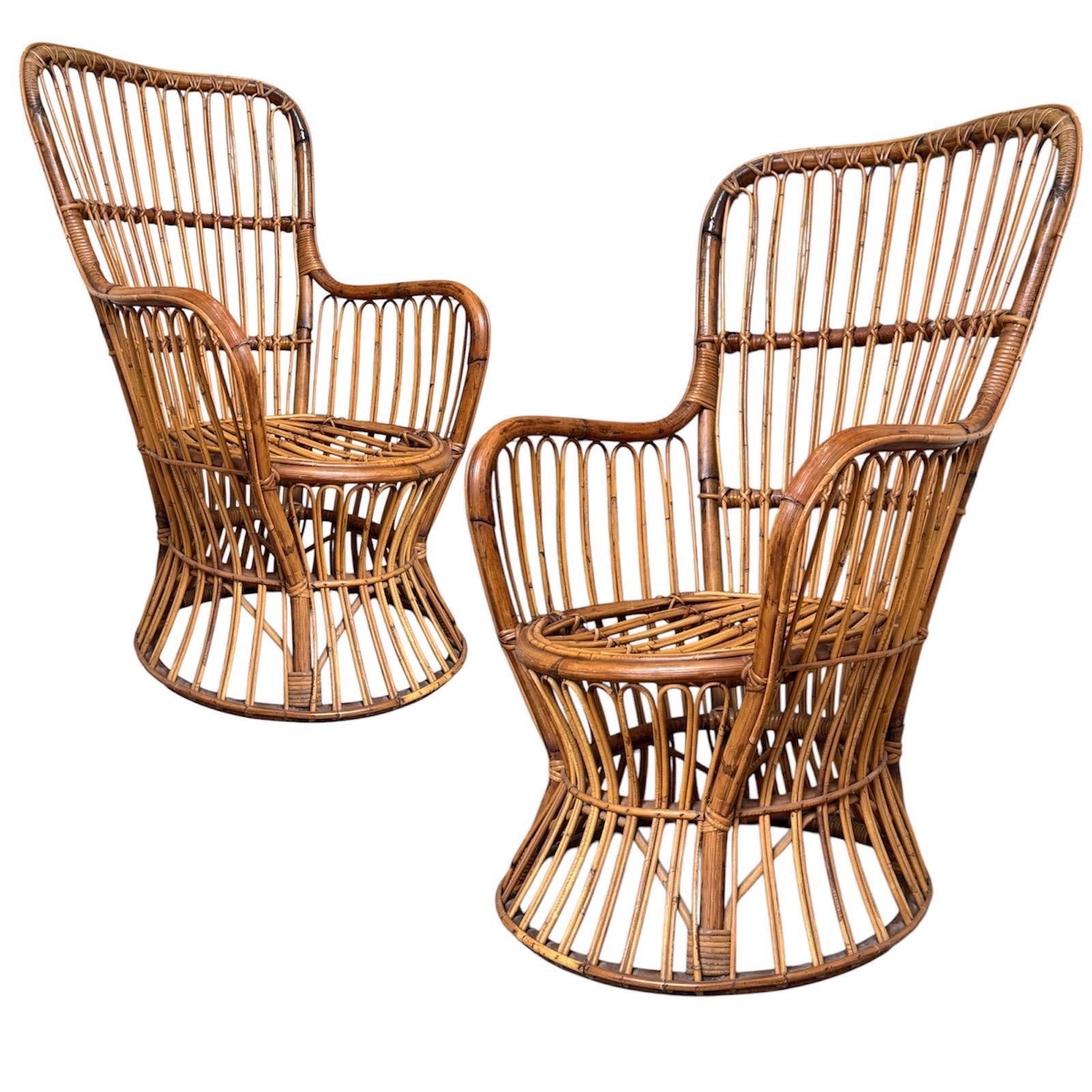 Luigi Caccia Dominioni Coppia di Poltrone e Tavolino Set Design 1960 In condizioni buone in vendita a Taranto, IT