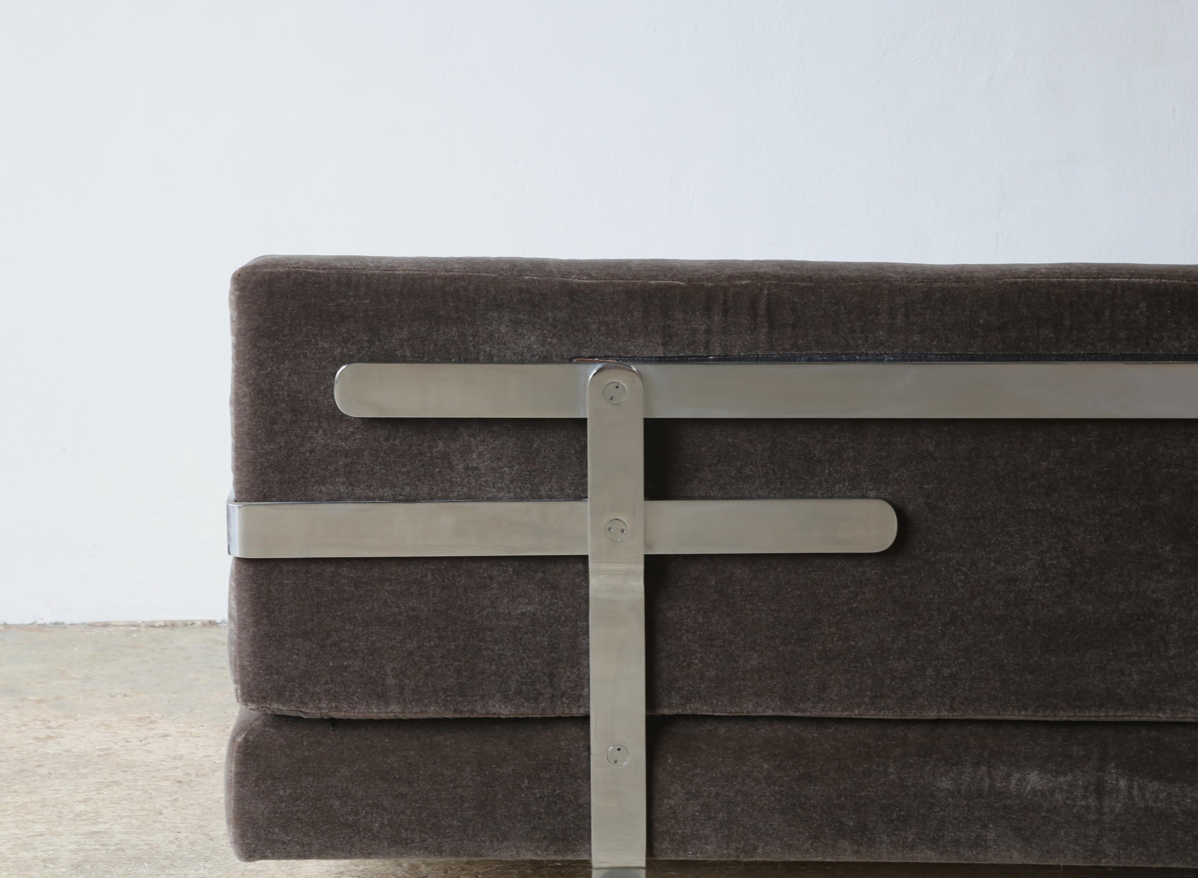 Sofa Cromate Fasce de Luigi Caccia Dominioni, Nouveau Mohair, Italie, années 1960 en vente 3