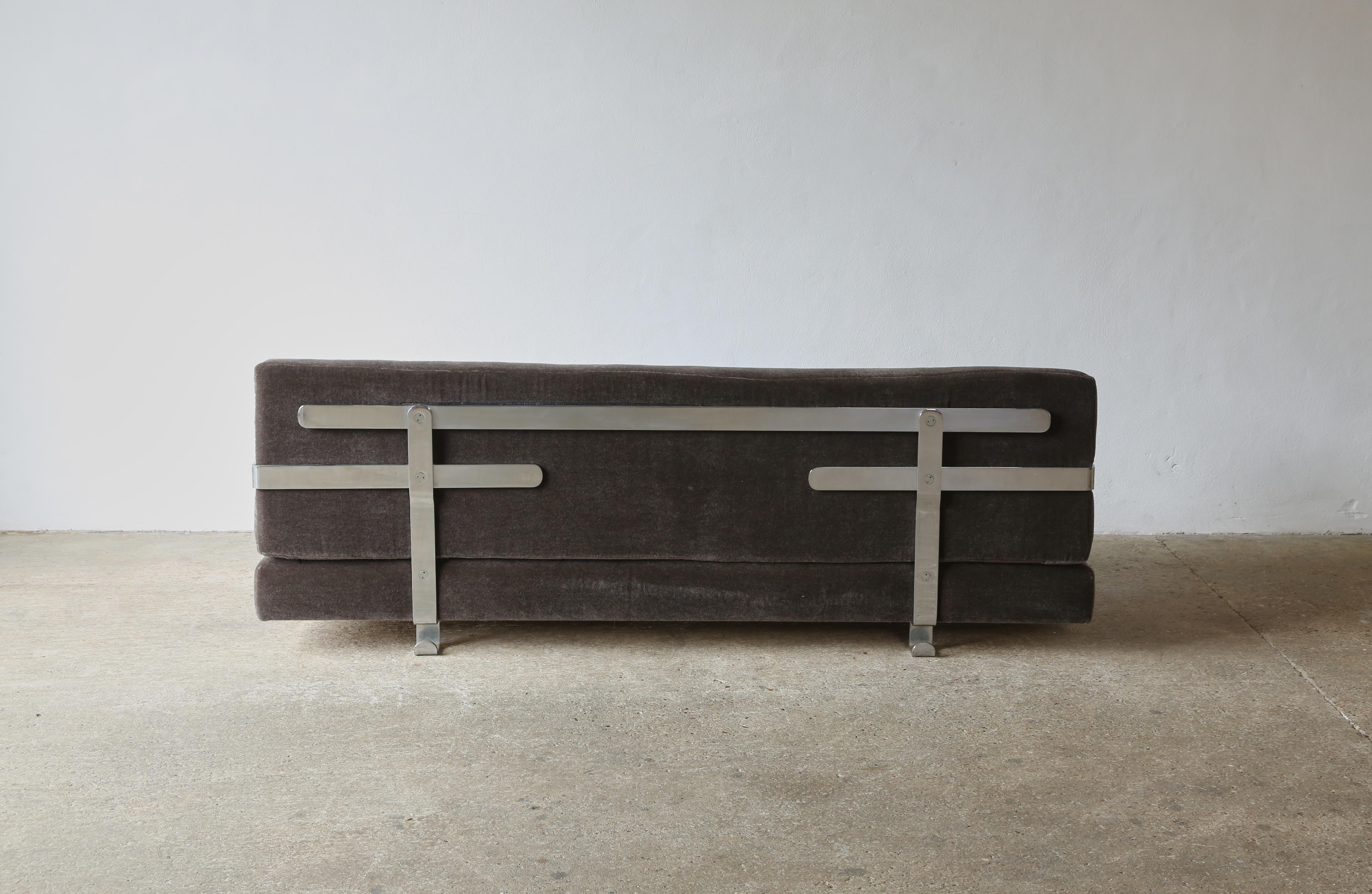 Mid-Century Modern Sofa Cromate Fasce de Luigi Caccia Dominioni, Nouveau Mohair, Italie, années 1960 en vente