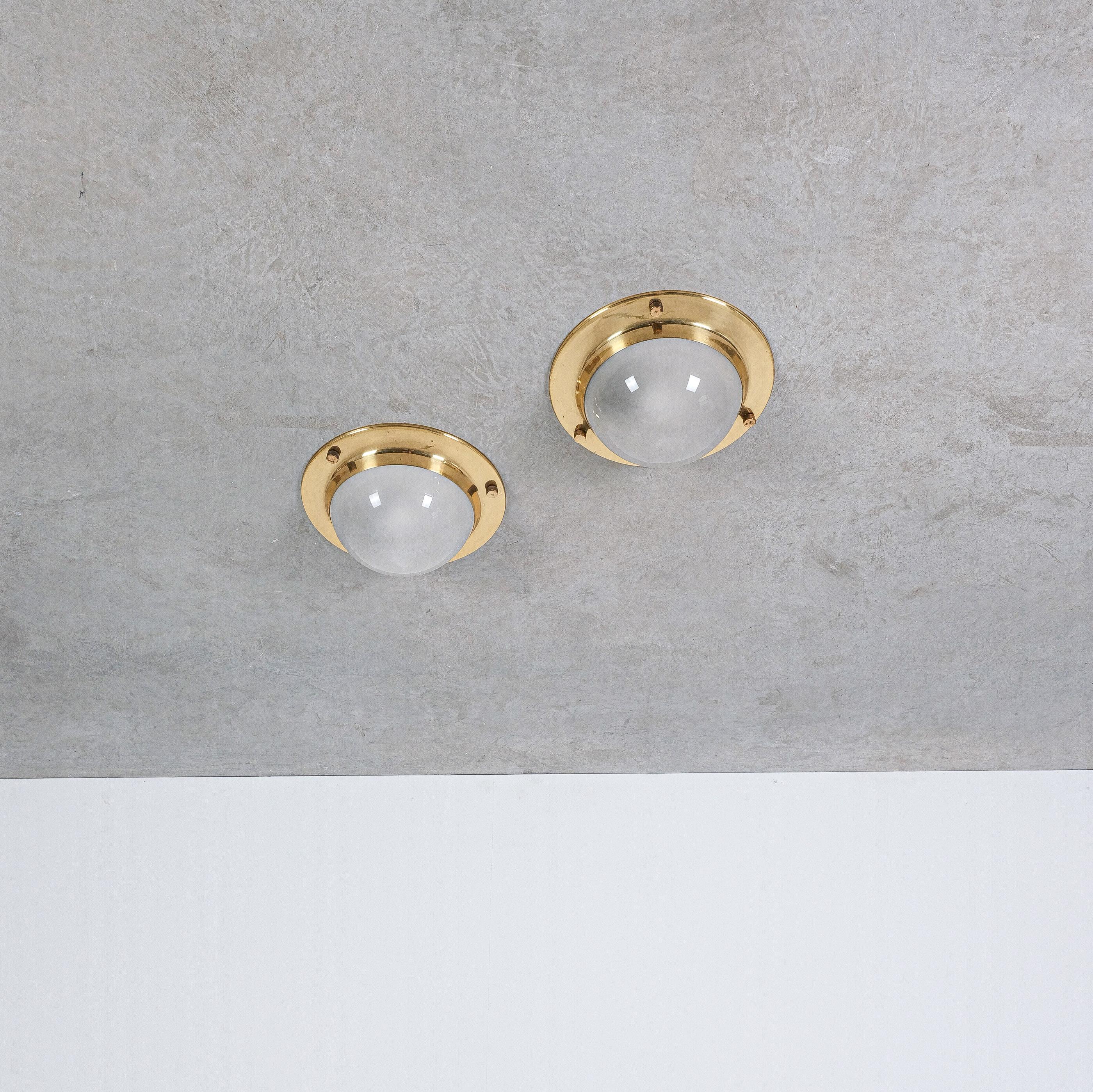 Luigi Caccia Dominioni Flush Mounts For Azucena, circa 1960 midcentury
4x pieces available in identical golden brass patina and glass domes.
Sold and priced individually. Dimensions: 13.97