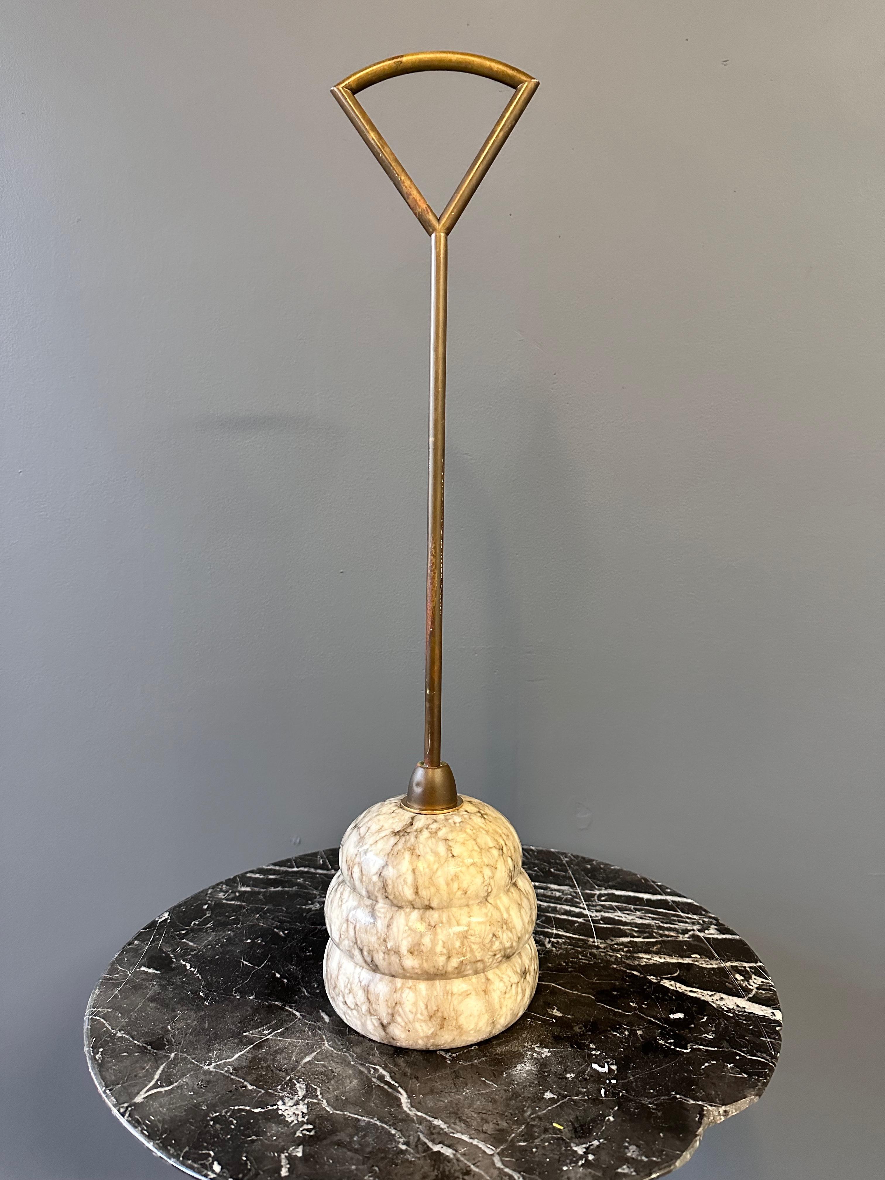 Mid-Century moderno Luigi Caccia Dominioni per Azucena Fermaporta in ottone e marmo Metà Secolo in vendita
