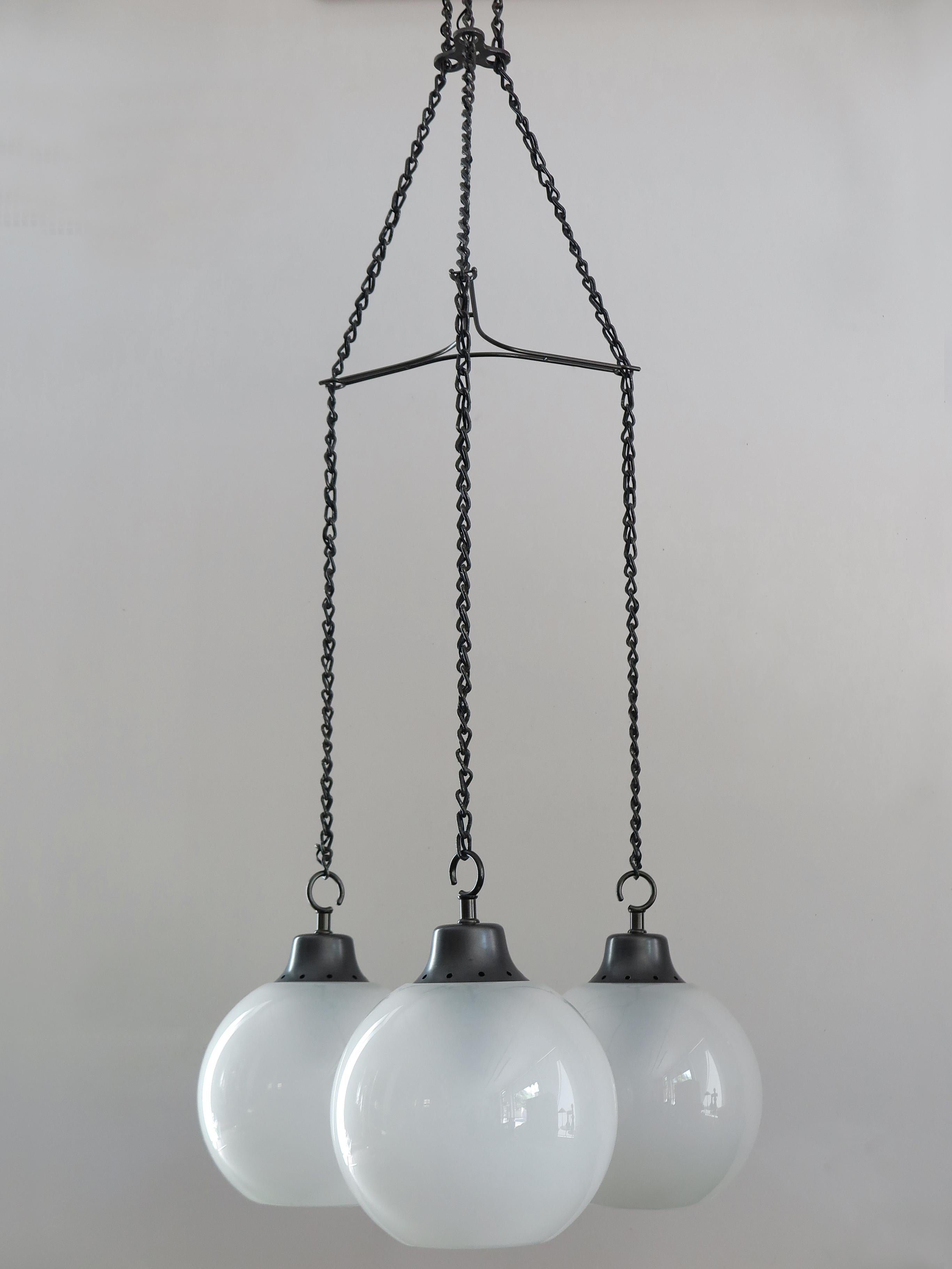 Italian Mid-Century Modern design pendant lamp model “Grappolo” LS10 designed by Italian artist Luigi Caccia Dominioni and produced by Azucena from 1967, blown glass spheres, trefoil spacer in burnished brass and painted metal chains, the chains can
