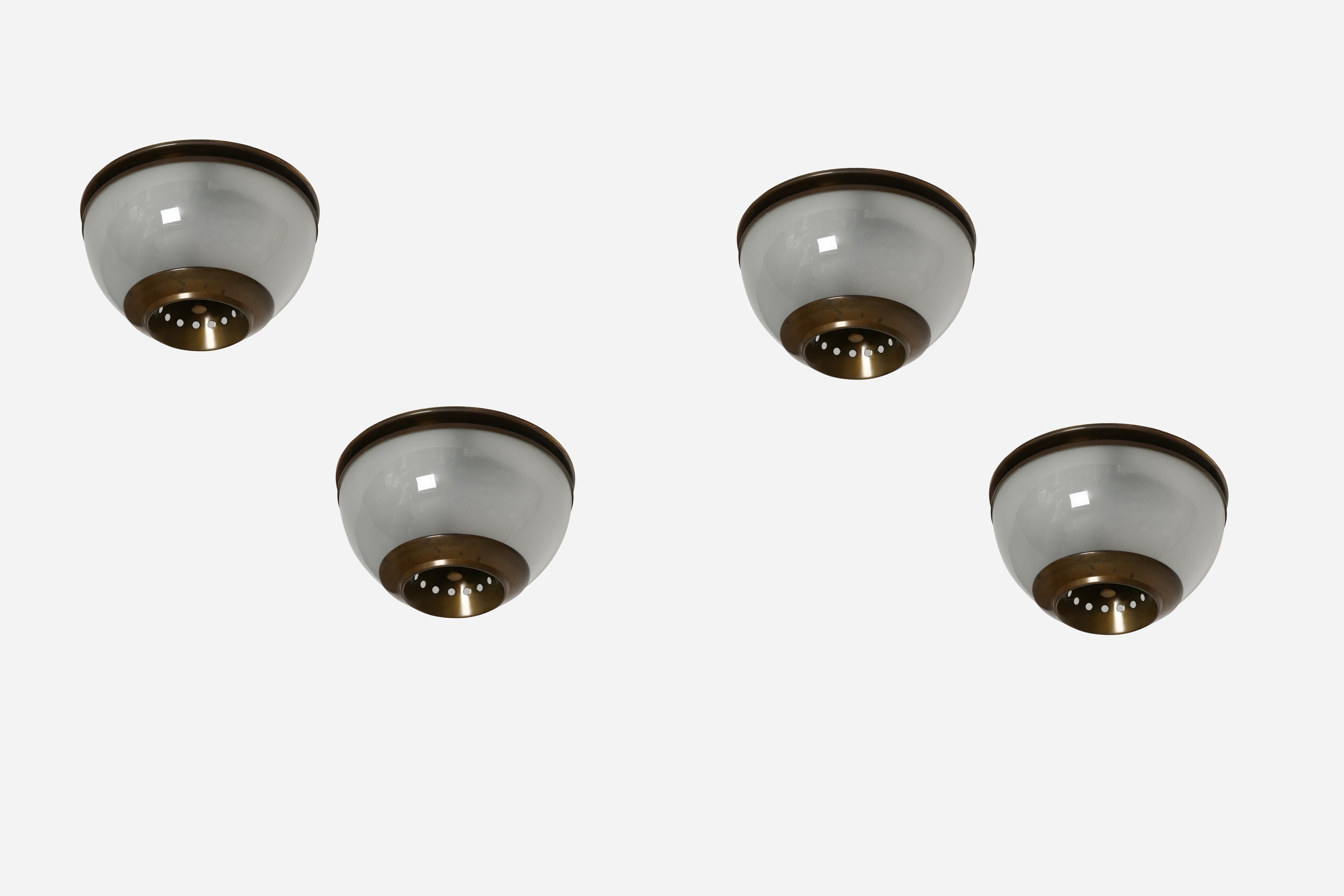 Luigi Caccia Dominioni für Azucena LSP3 Wand- oder Deckenleuchte
Hergestellt in Italien, 1960er Jahre
Opaleszierendes Glas, Messing
Für 2 Glühbirnen mit mittlerem Sockel geeignet
Kostenfreie US-Umverkabelung auf Anfrage
Der Preis gilt für 1