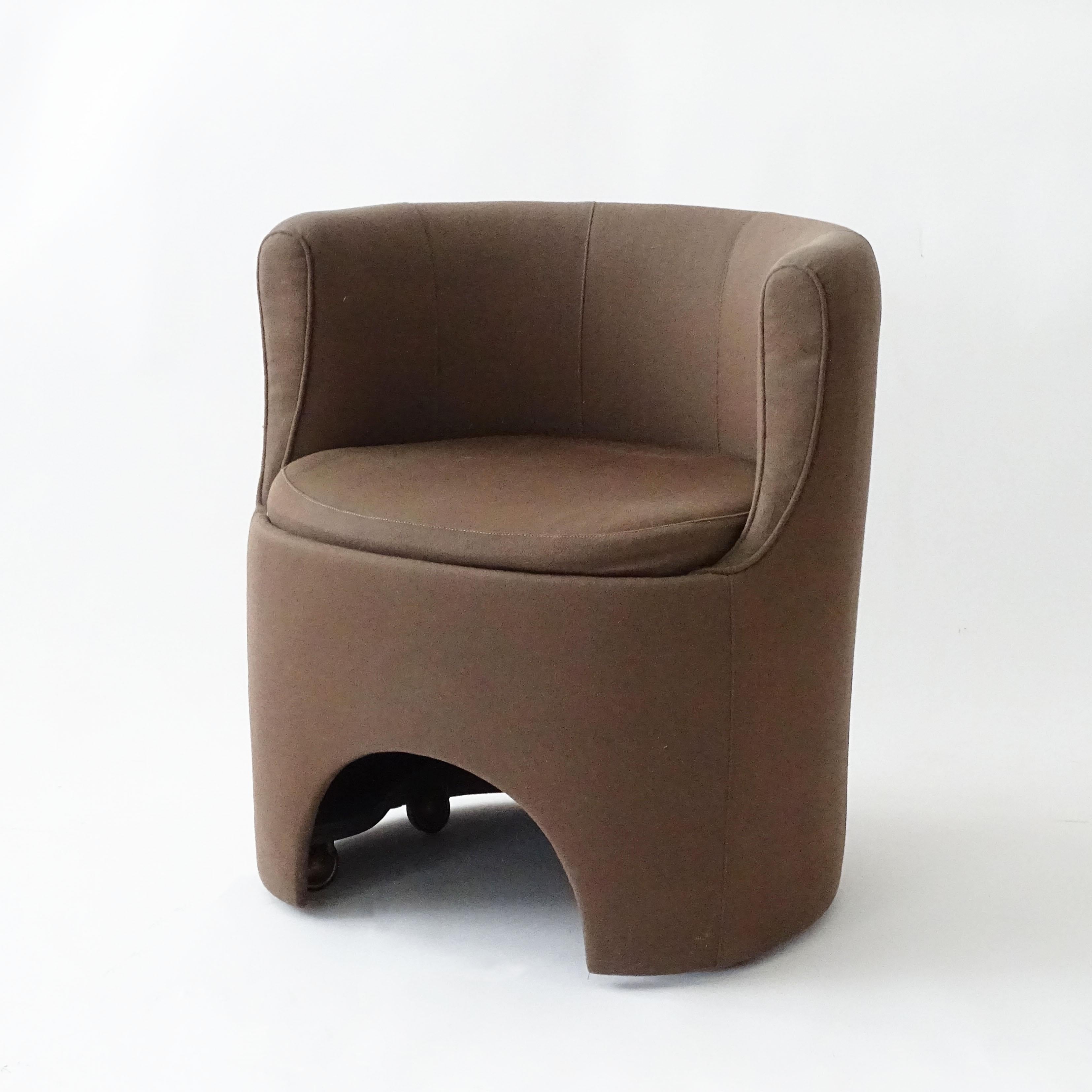 Luigi Caccia Dominioni para Azucena 'P22 Studio' Silla giratoria de chocolate finales del siglo XX en venta