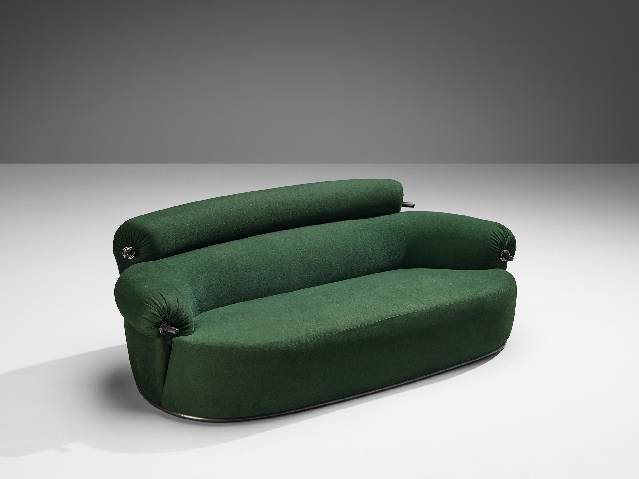 Luigi Caccia Dominioni für Azucena, Sofa, Modell 'P20B Toro', Stoff, Metall, Italien, 1979

Dieses Sofa Modell 'P20B Toro' wurde von Luigi Caccio Dominioni in Mailand entworfen und von Azucena hergestellt. Das Sofa 