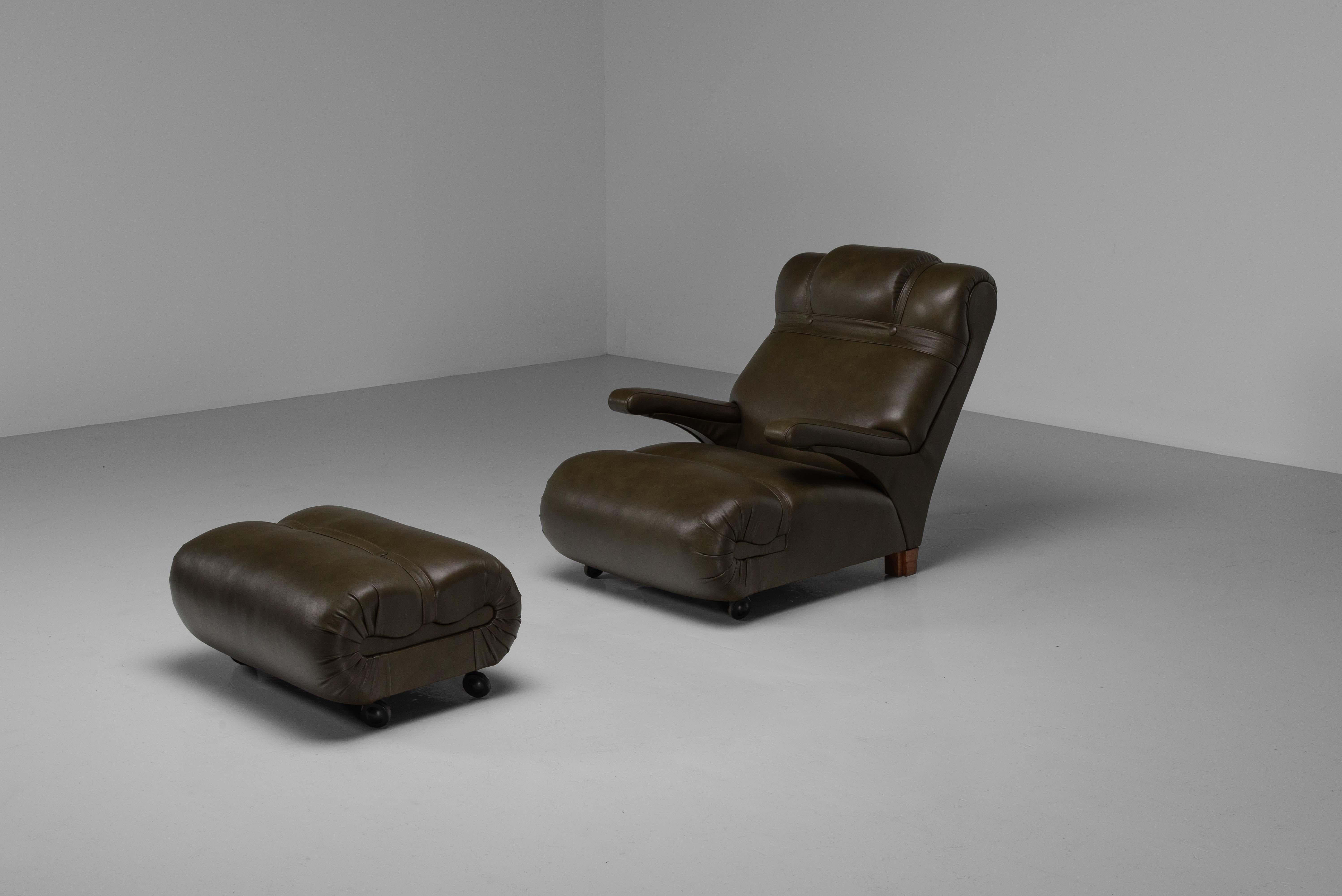 Luigi Caccia Dominioni lounge chair Azucena Italy 1962 For Sale 3