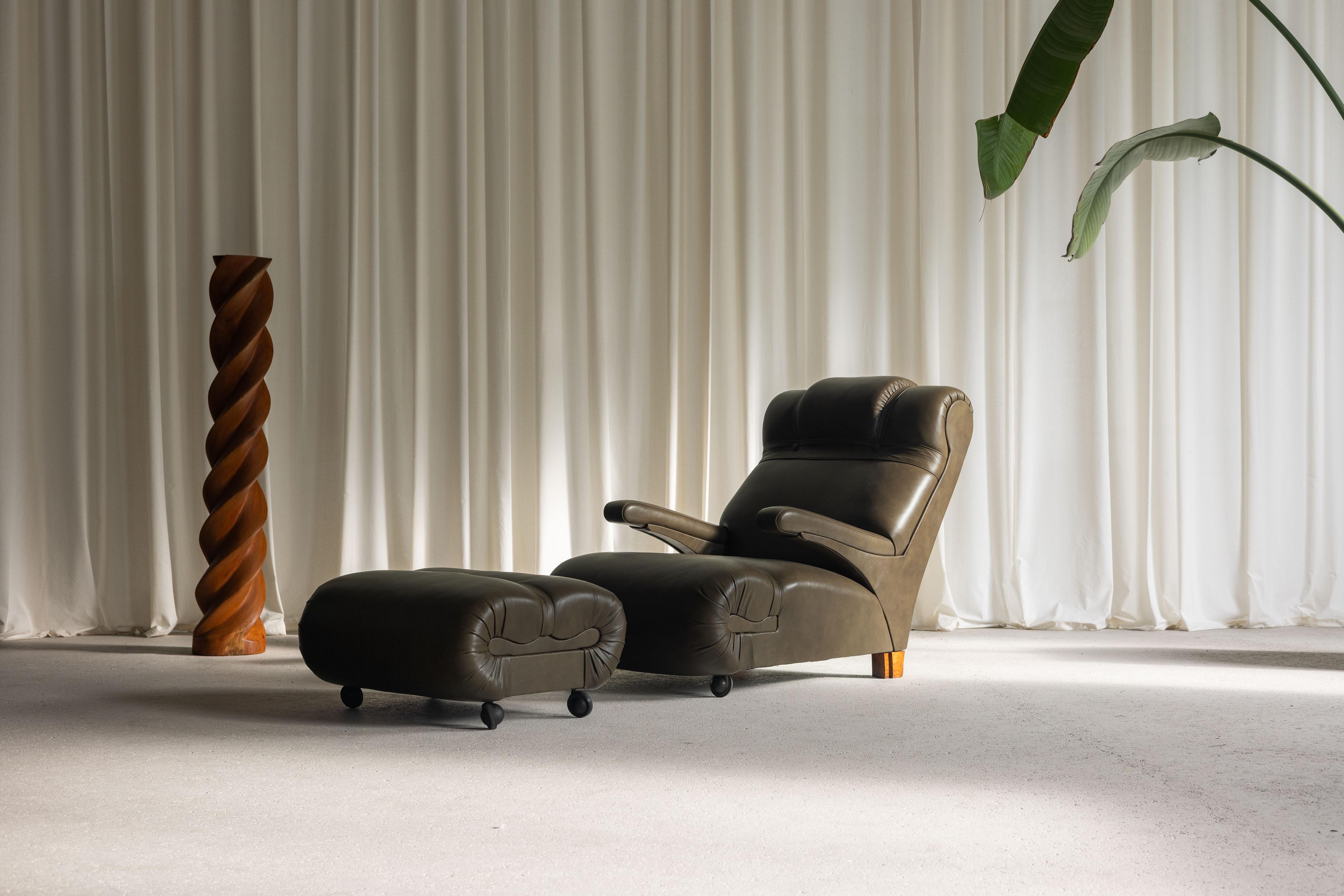 This exceptionally rare lounge chair, designed by Luigi Caccia Dominioni and manufactured by Azucena in Italy in 1962, is a testament to the ingenuity and elegance of mid-century modern design. With only a handful of these chairs known to have been