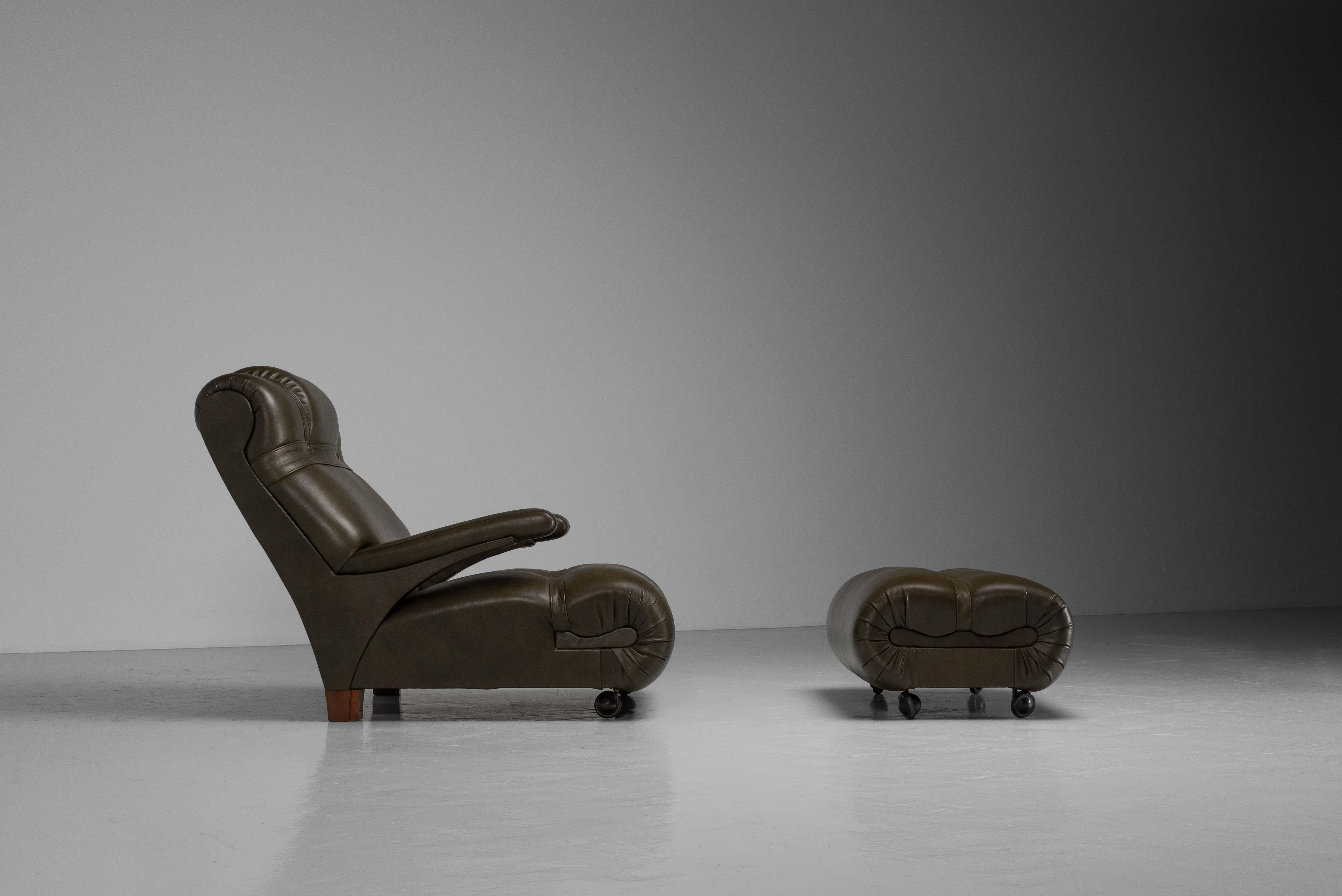 Italian Luigi Caccia Dominioni lounge chair Azucena Italy 1962 For Sale