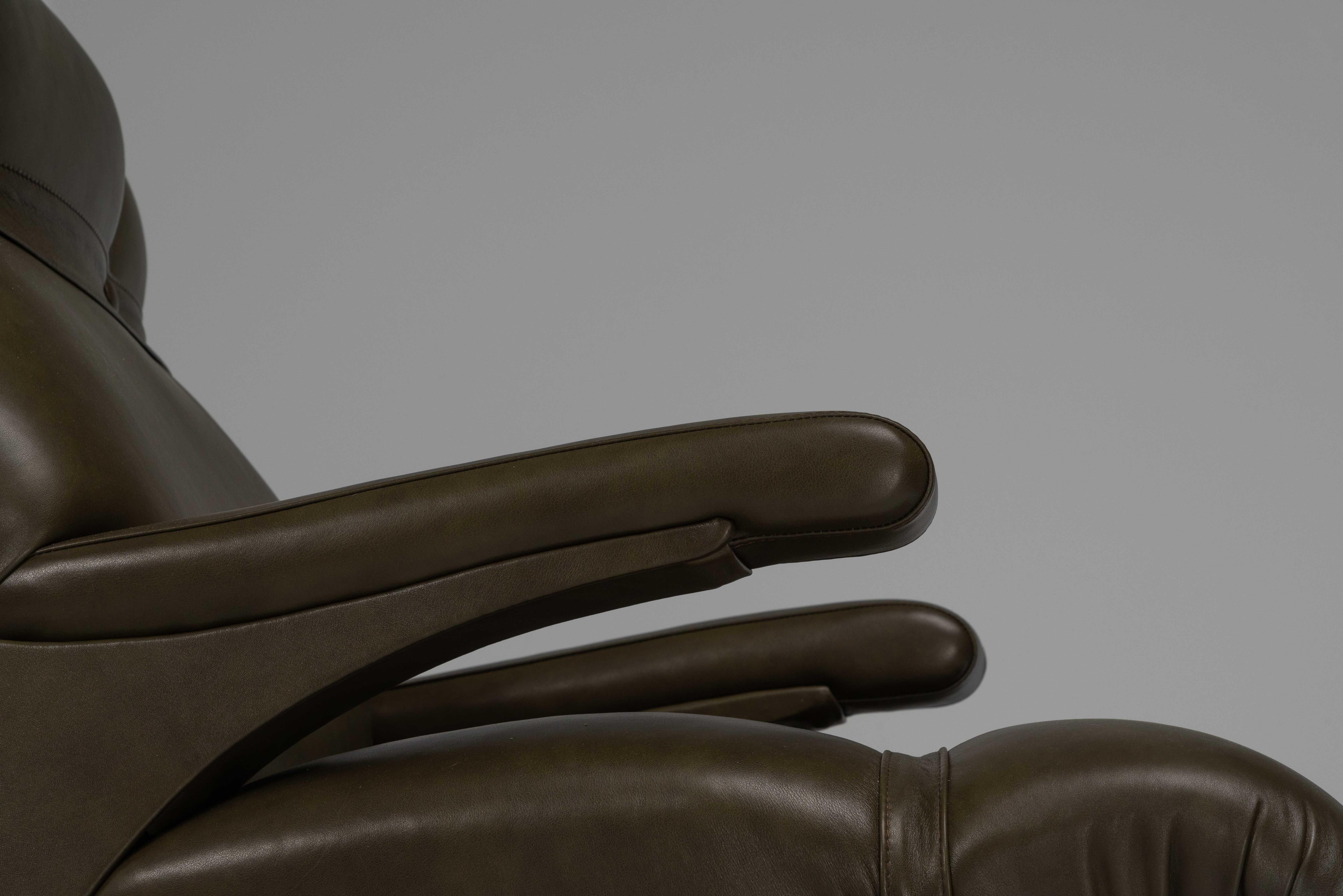 Mid-20th Century Luigi Caccia Dominioni lounge chair Azucena Italy 1962 For Sale