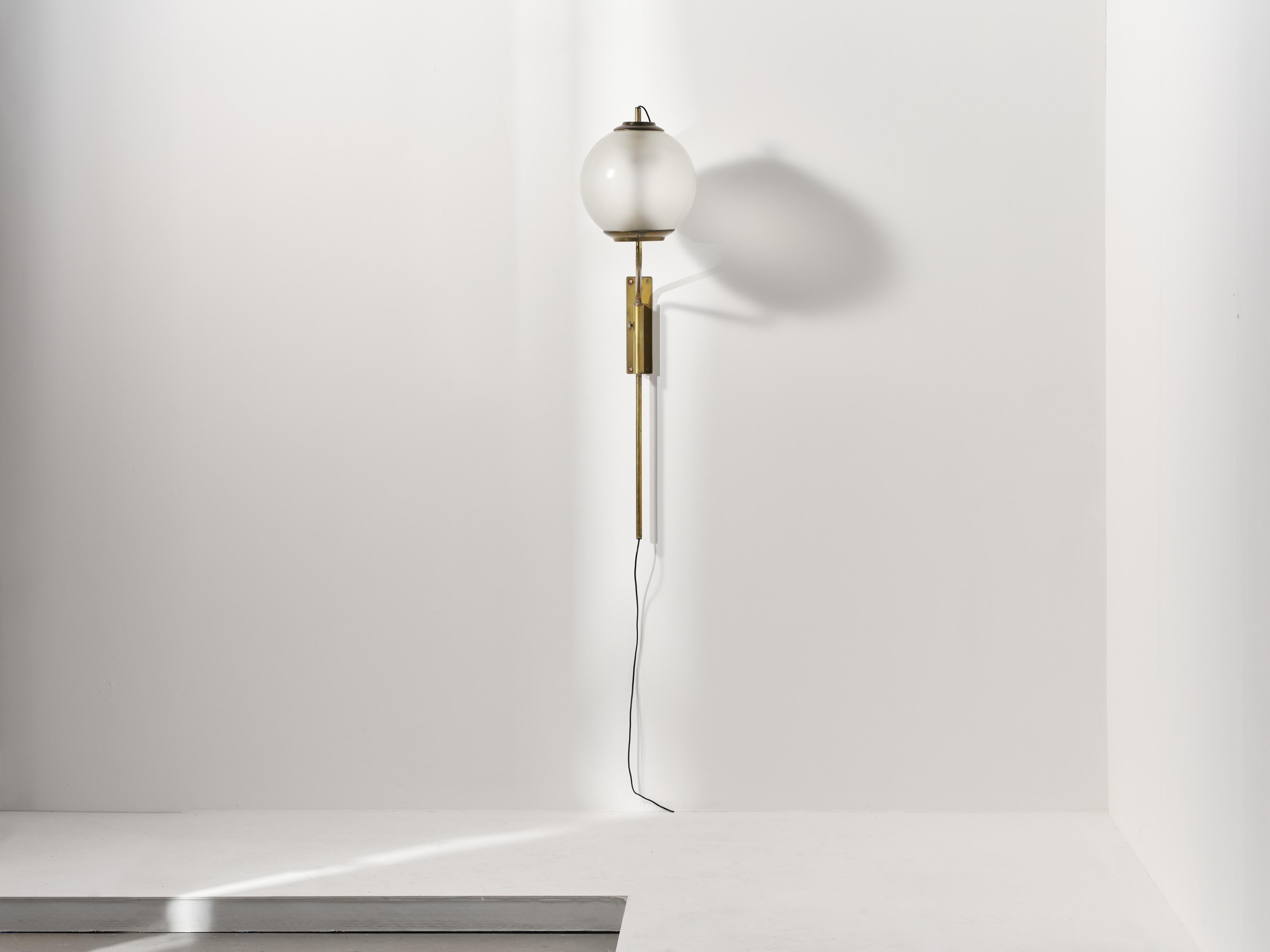 Luigi Caccia Dominioni LP11 / Lámpara de pared Pallone, Azucena, Italia, años 50 Moderno de mediados de siglo en venta