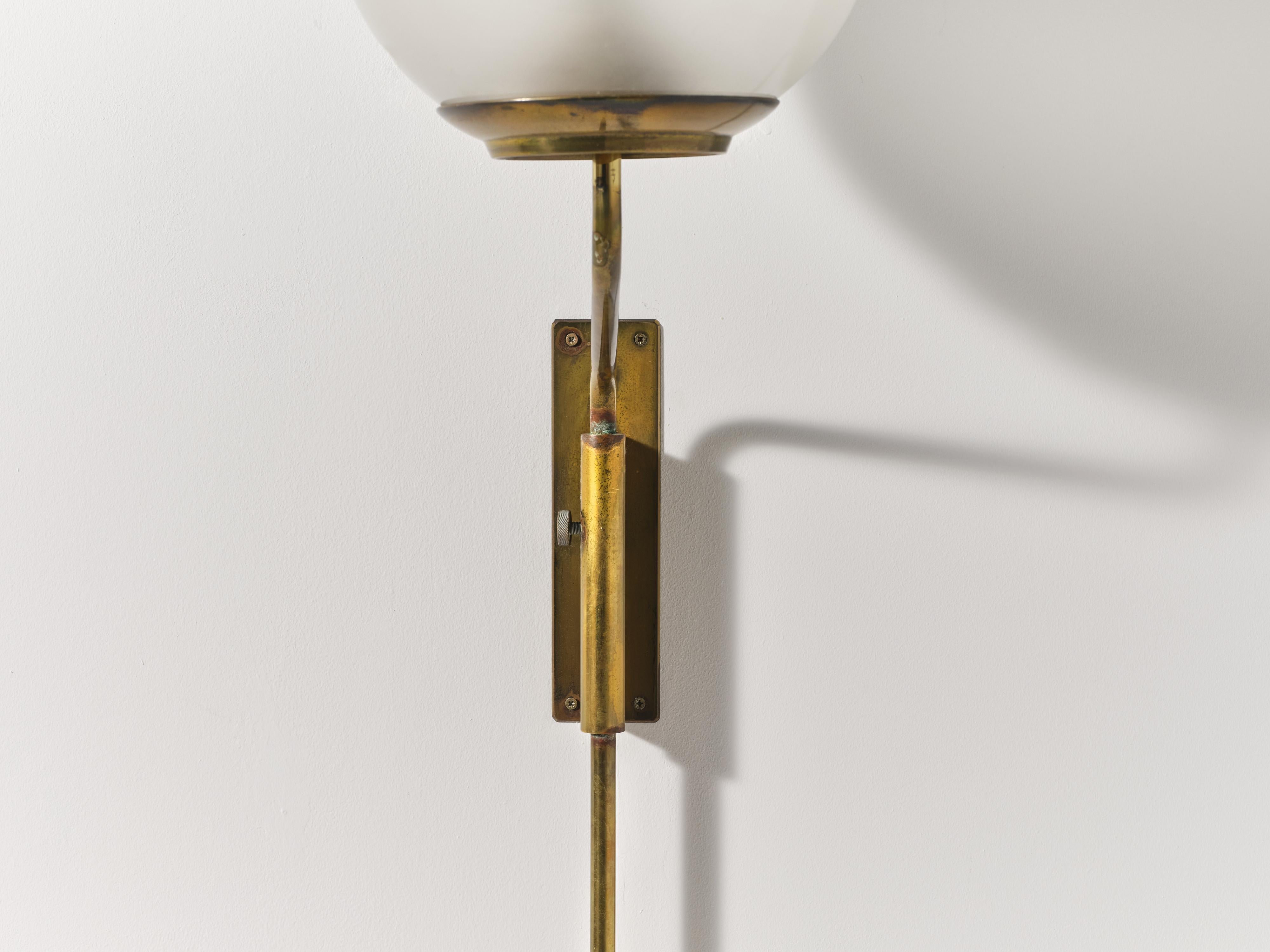 Luigi Caccia Dominioni LP11 / Lámpara de pared Pallone, Azucena, Italia, años 50 en Bueno estado para la venta en Lewes, East Sussex