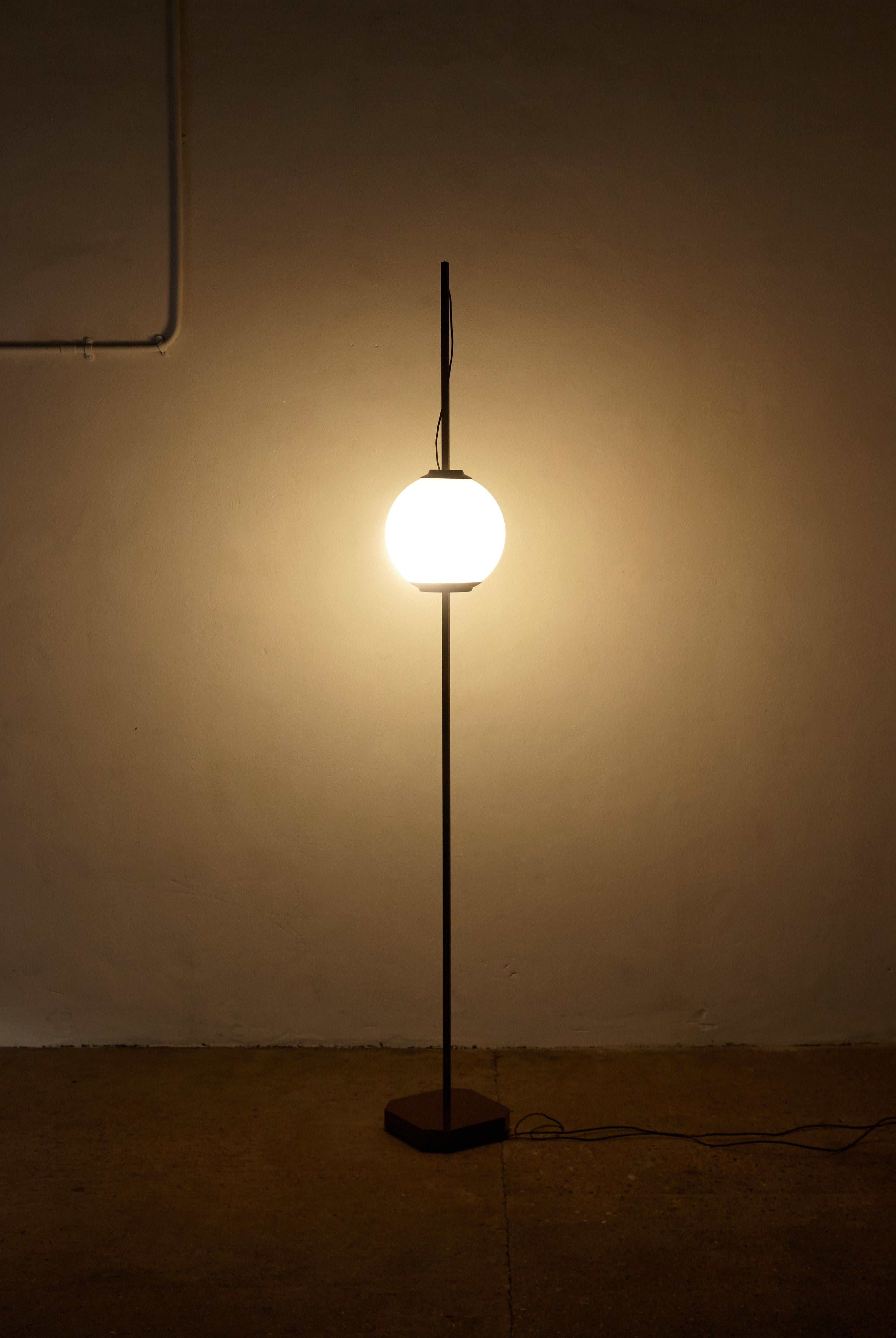 Luigi Caccia Dominioni LTE 10 Pallone Floor Lamp, Azucena, Italy, 1950s In Good Condition In London, GB