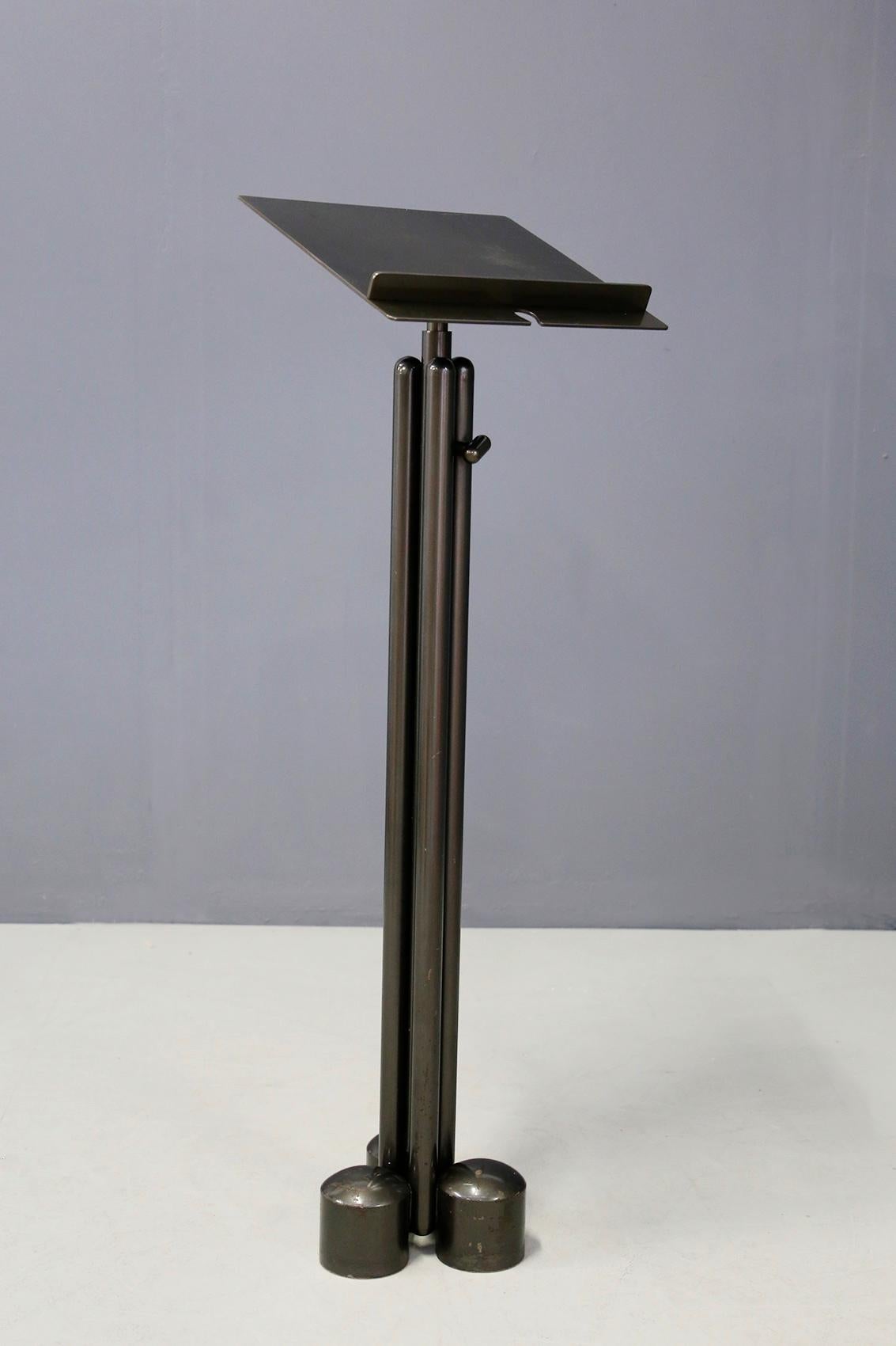 Rare book stand by Luigi Caccia Dominioni for the Azucena manufacture in 1966. The lectern is made entirely of dark grey painted metal. The lectern is made of three painted metal tubes. The lectern is adjustable in height. The lectern is in good