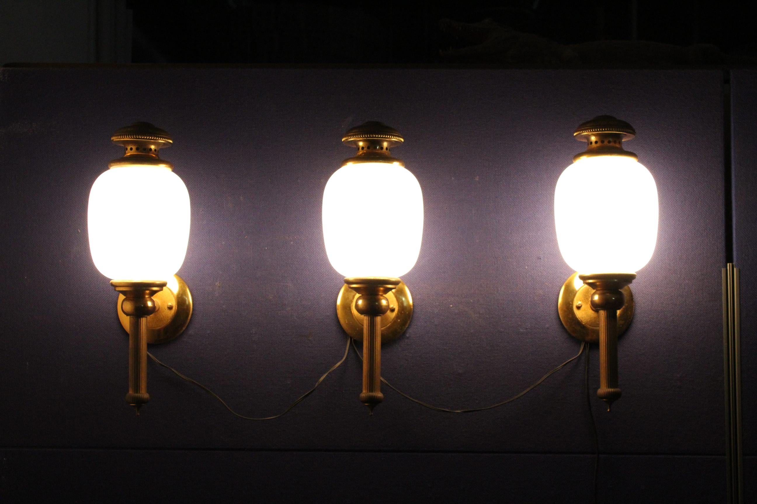 Sciolari Midcentury Withe Opaline and Brass Sconces, Italy, 1950s In Good Condition In Palermo, IT