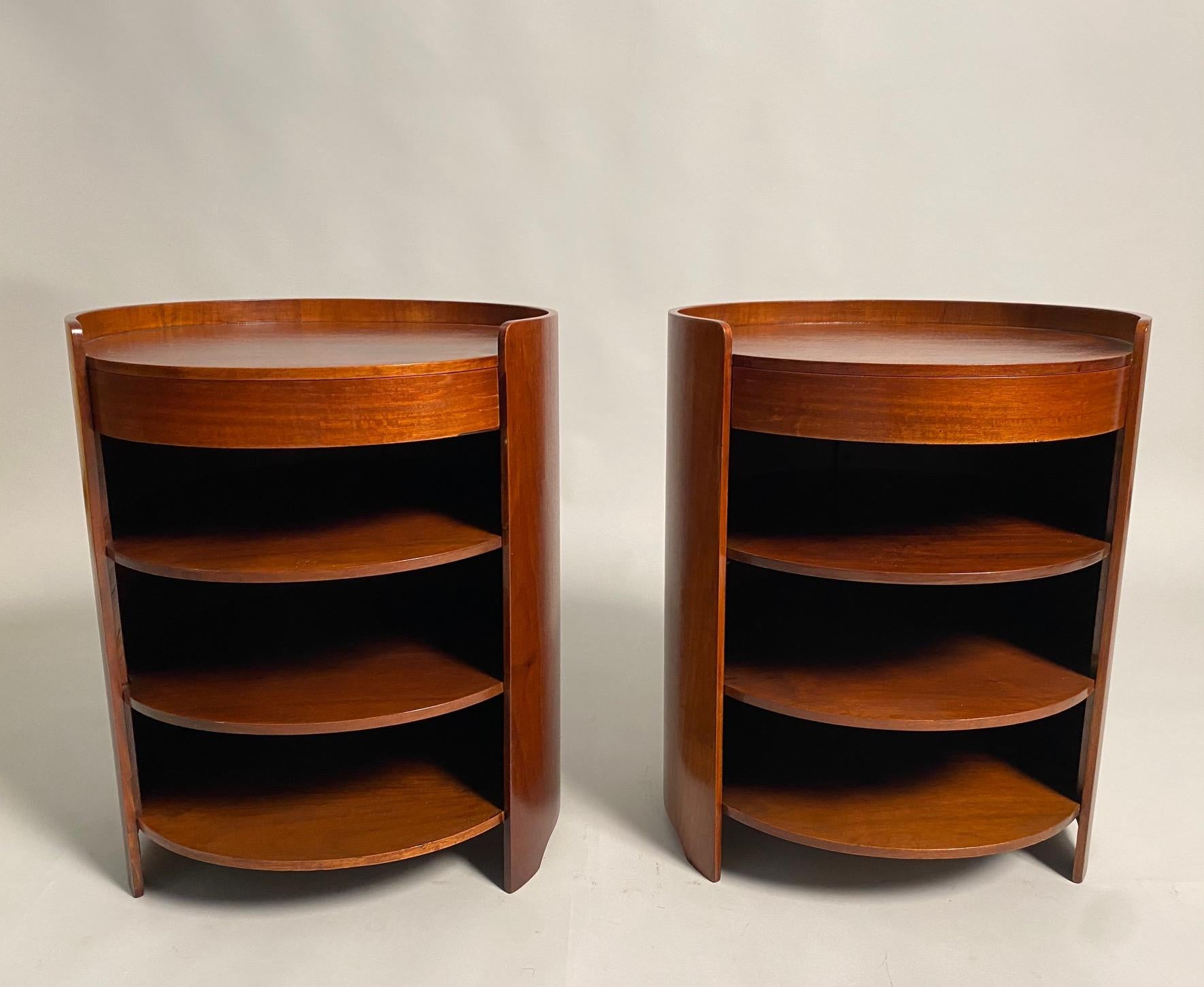 Rare pair of walnut wood nightstands (MB1 model), designed by the Italian architect Luigi Caccia Dominioni for the Azucena company. Like other works by the famous author, these bedside tables stand out for the absolute refinement of the design, as