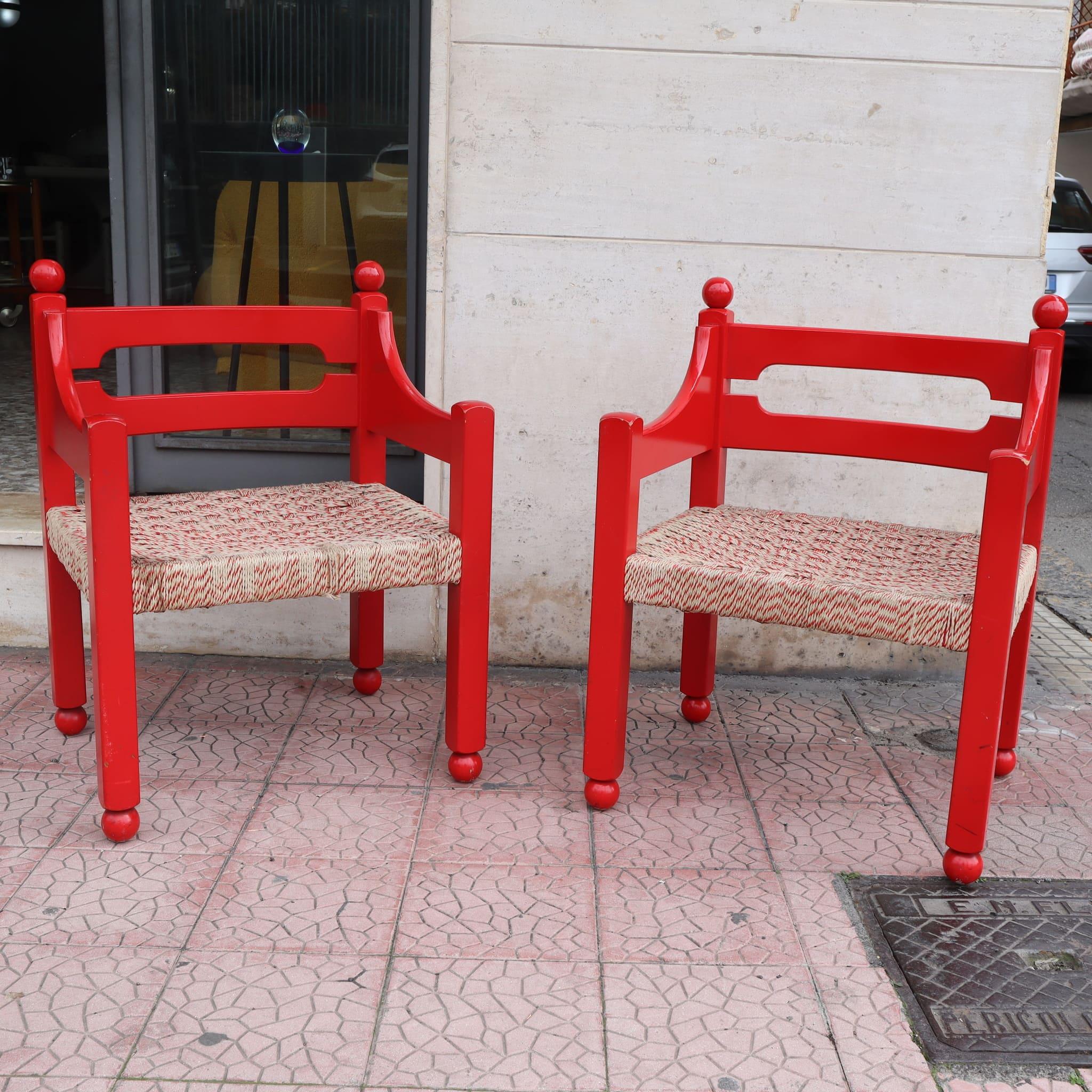 Luigi Caccia Dominioni - Rara coppia di poltrone in legno rosso, Italia, anni '60

Elegante e rara coppia di poltrone attribuite a Luigi Caccia Dominioni, realizzate in Italia negli anni Sessanta. Queste iconiche sedute si distinguono per la loro