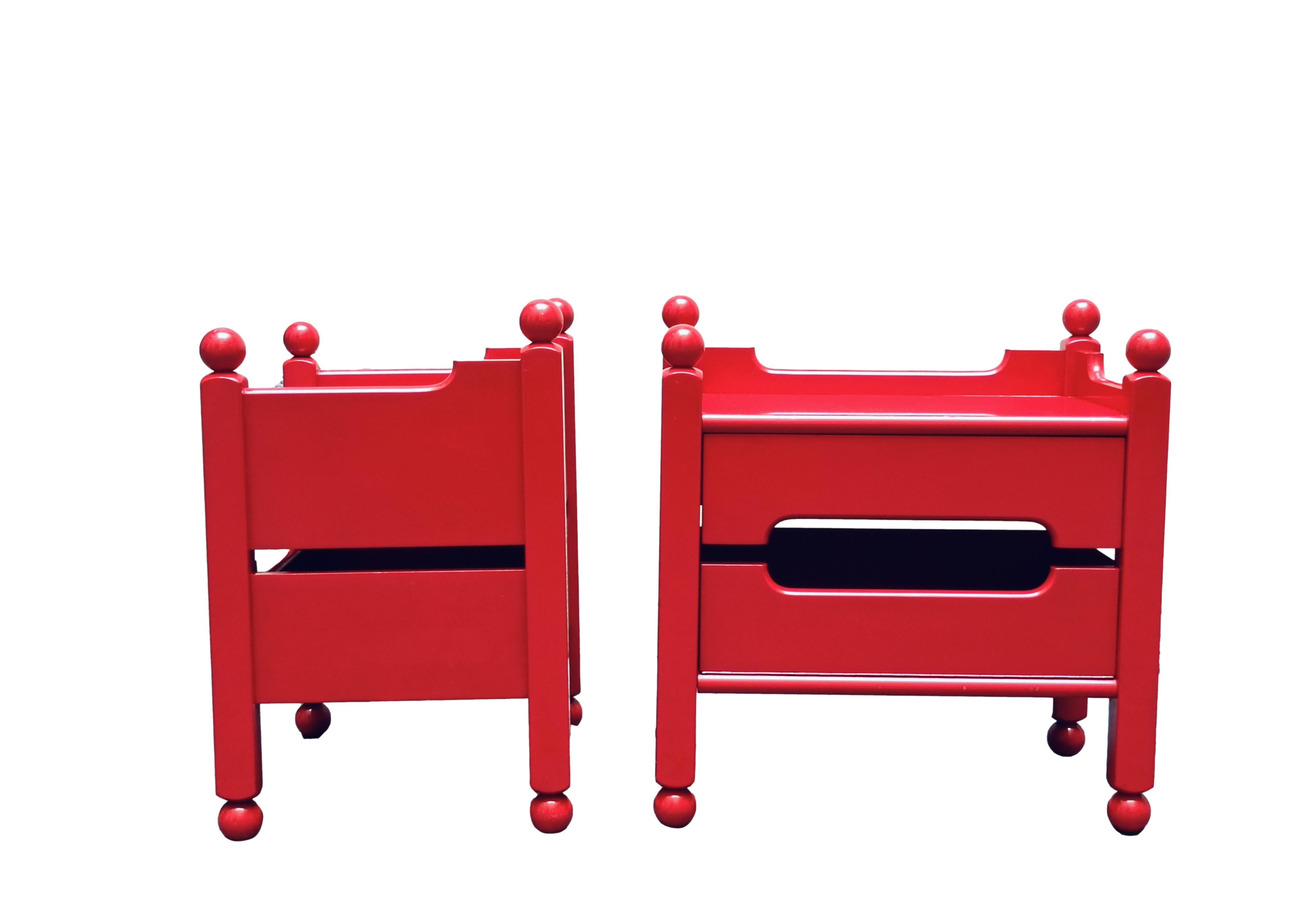 Rare pair of formal and elegant red lacquered wooden bedside tables with drawer and flap designed by Luigi Cacciadominioni for Azucena in 1960s Italy. Discontinued