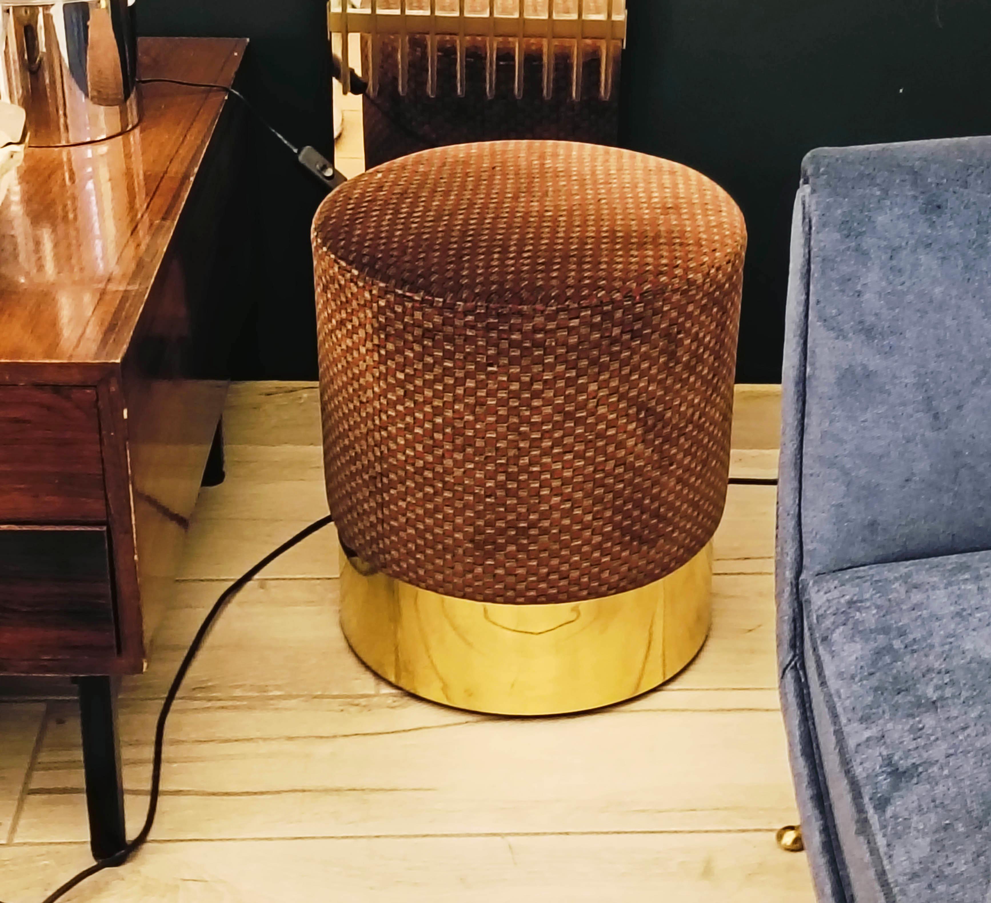 Pouf  Tabouret Cilindro de Luigi Caccia Dominioni pour Azucena, années 1960 (conçu en 1963). Base en laiton et siège en tissu.