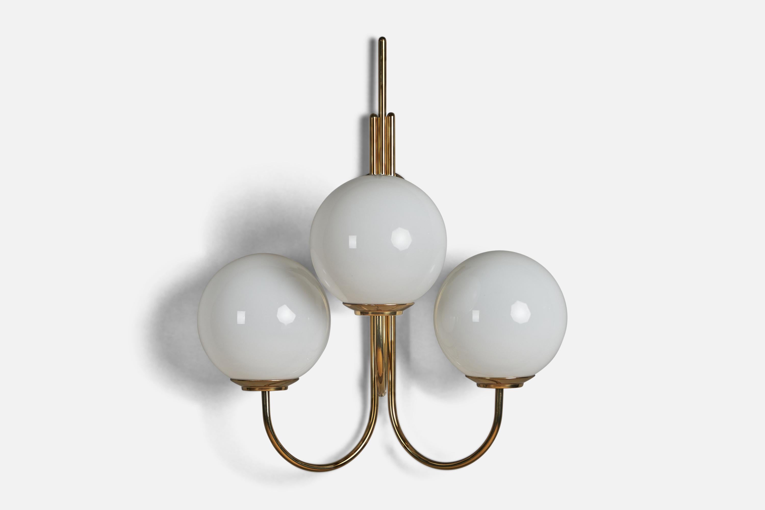 A sizeable brass and glass wall light, designed by Luigi Caccia Dominioni and produced by Azucena, Italy, 1950s.

Overall Dimensions (inches): 33