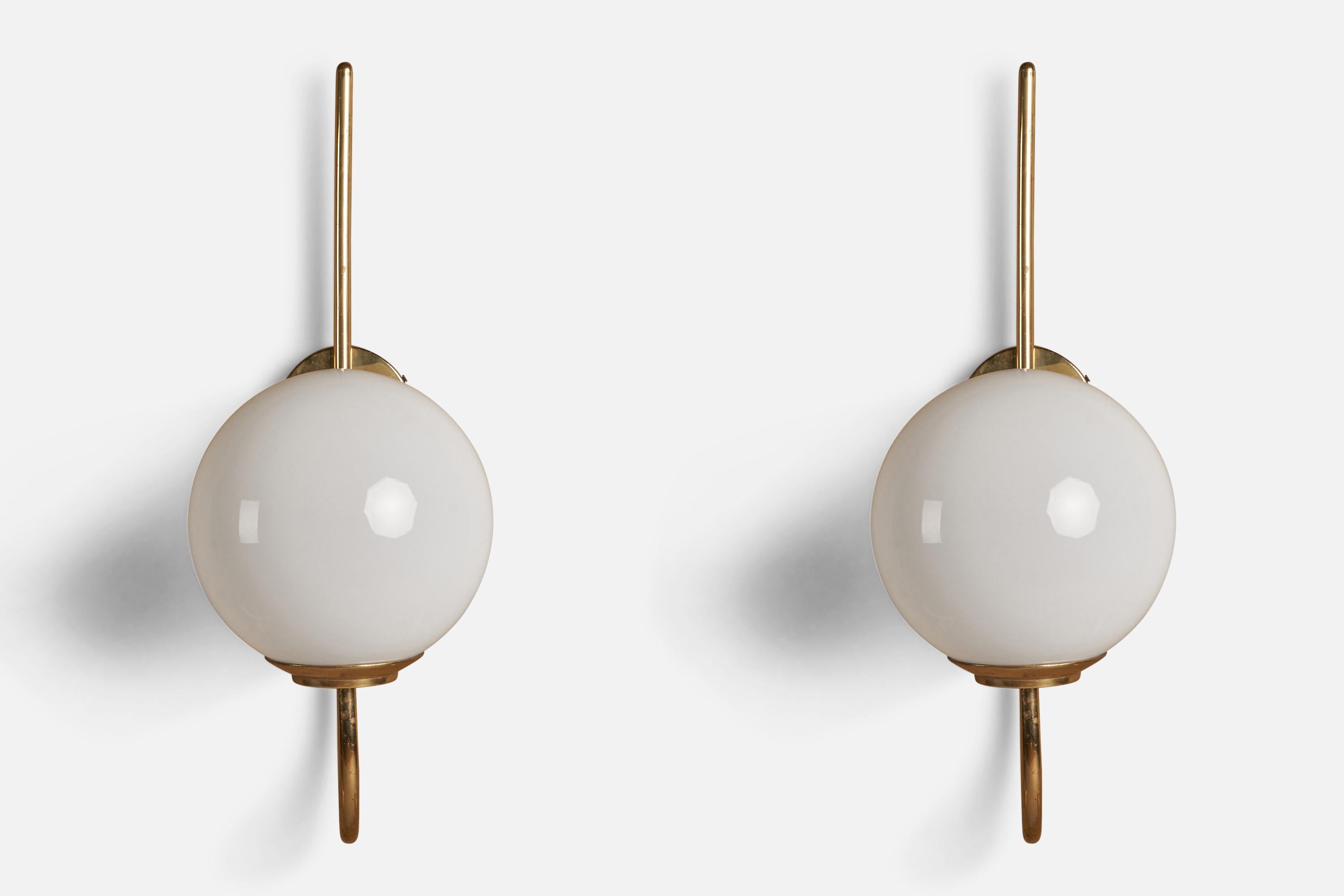 Mid-Century Modern Luigi Caccia Dominioni, Sizeable Wall Lights, Brass, Glass, Italy, 1950s For Sale