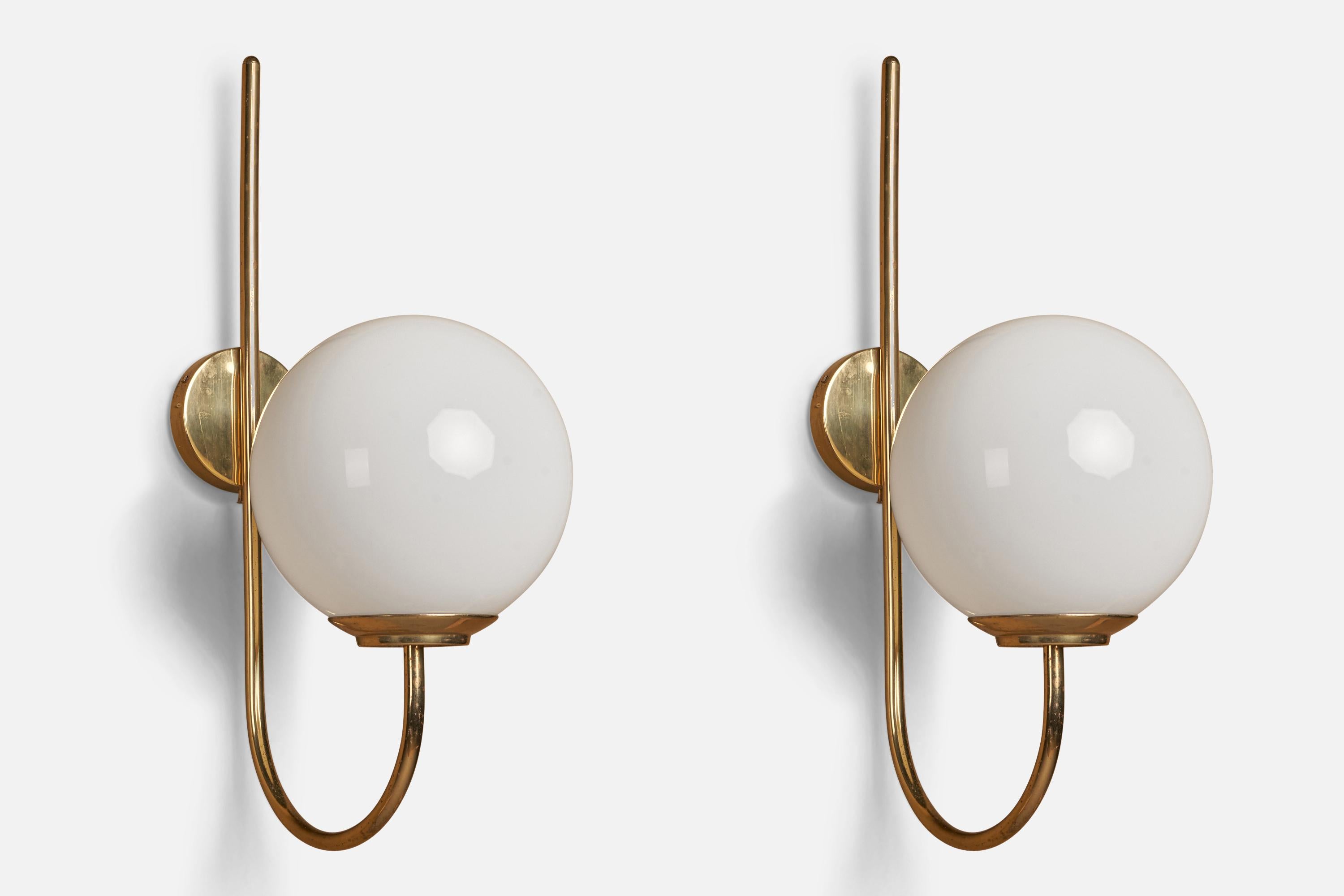 Luigi Caccia Dominioni, Sizeable Wall Lights, Brass, Glass, Italy, 1950s In Good Condition For Sale In High Point, NC