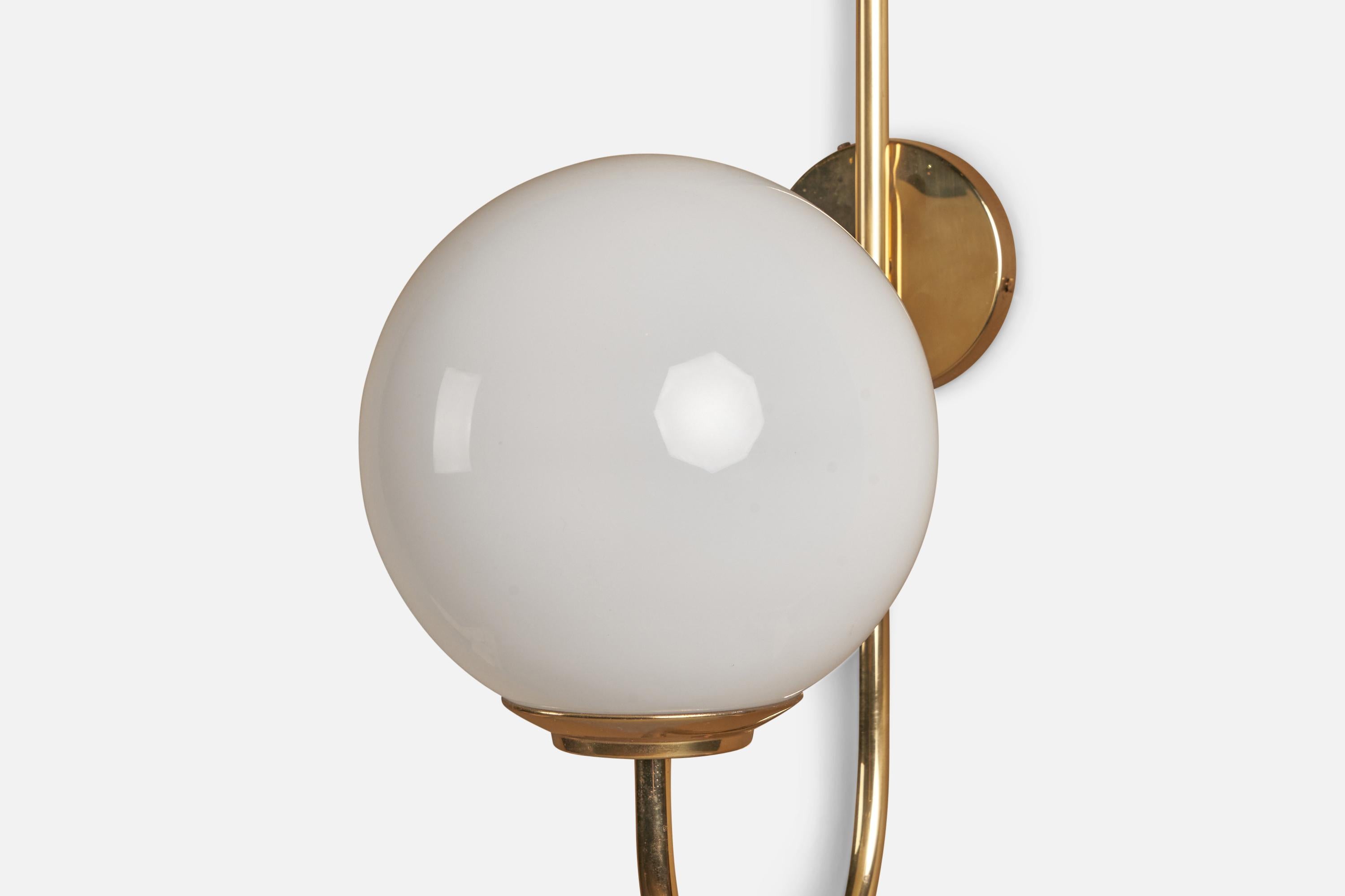 Mid-20th Century Luigi Caccia Dominioni, Sizeable Wall Lights, Brass, Glass, Italy, 1950s For Sale
