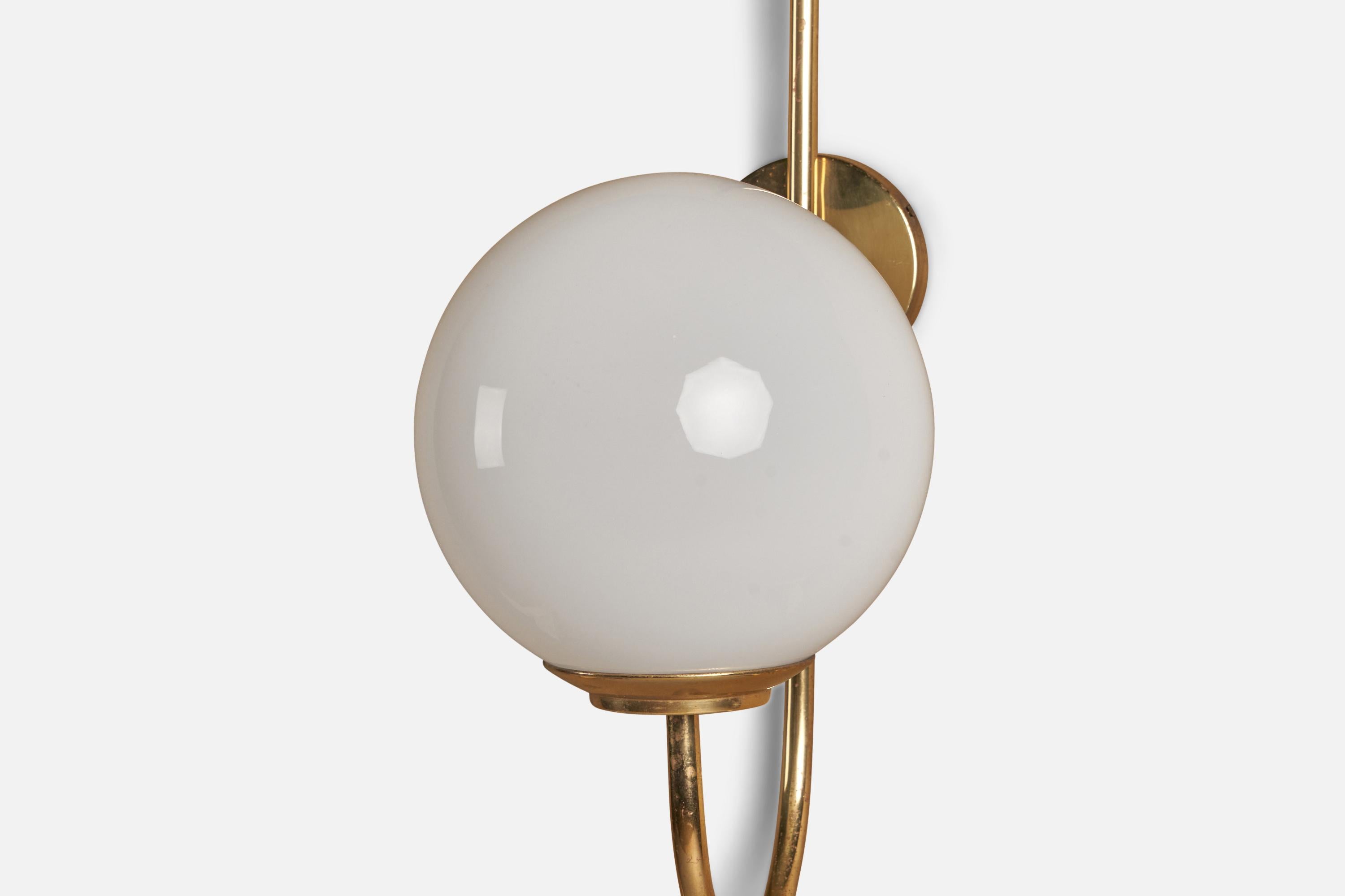 Mid-20th Century Luigi Caccia Dominioni, Sizeable Wall Lights, Brass, Glass, Italy, 1950s For Sale