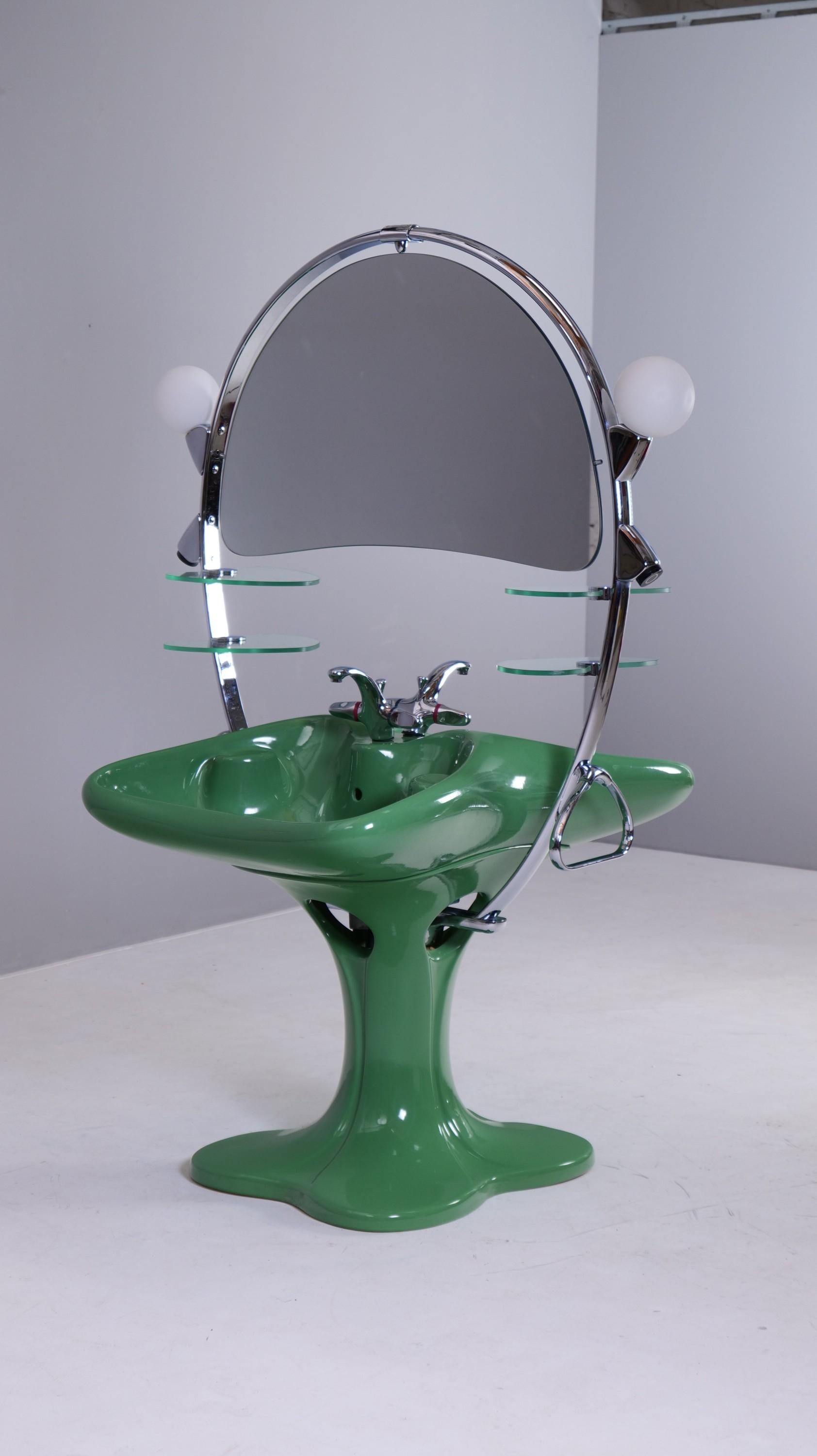 Rare double sink by Luigi Colani from the 1970s.

The sink is installed in the center of the room.

Separated are the two basins by a wide-span arch in chromed metal in the middle of which is a mirror on both sides.

Attached to the arch are
