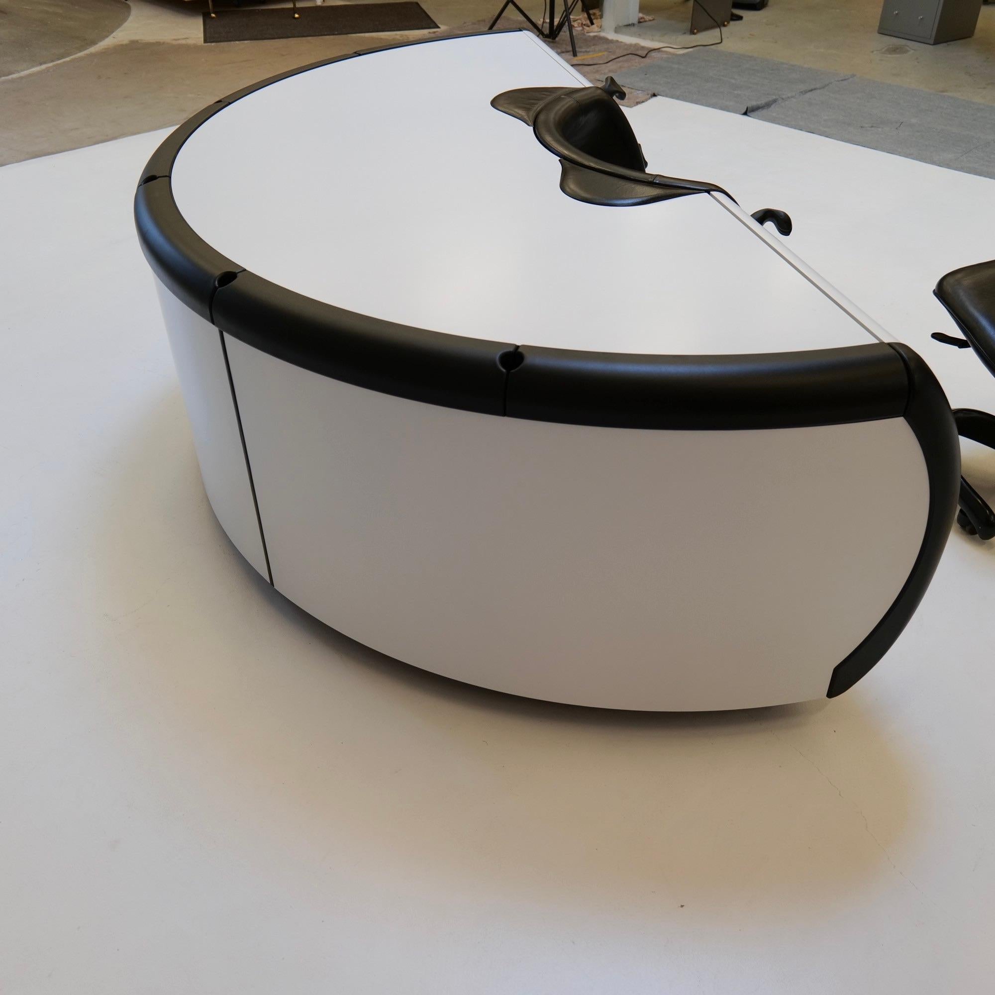 Luigi Colani Futuro - Space Age directors desk In Excellent Condition For Sale In Saarbrücken, SL