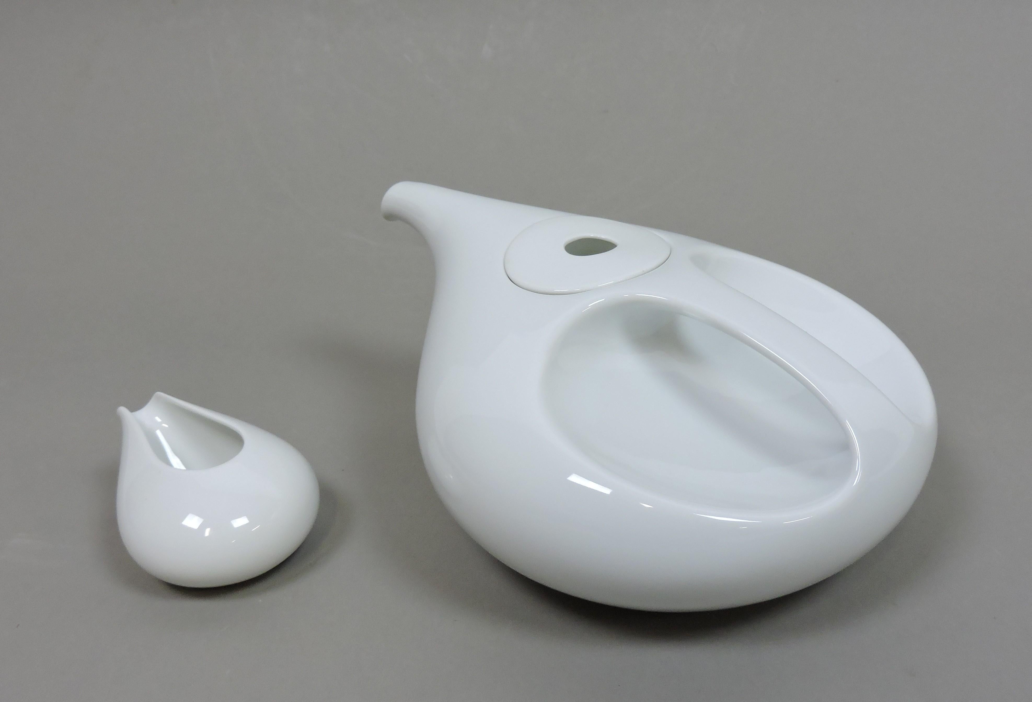 Rare and collectible teapot and creamer that's from the Drop tea service designed in the 1970's by German industrial designer Luigi Colani and manufactured in Germany by Rosenthal. These porcelain pieces have a beautiful aerodynamic shape and are in
