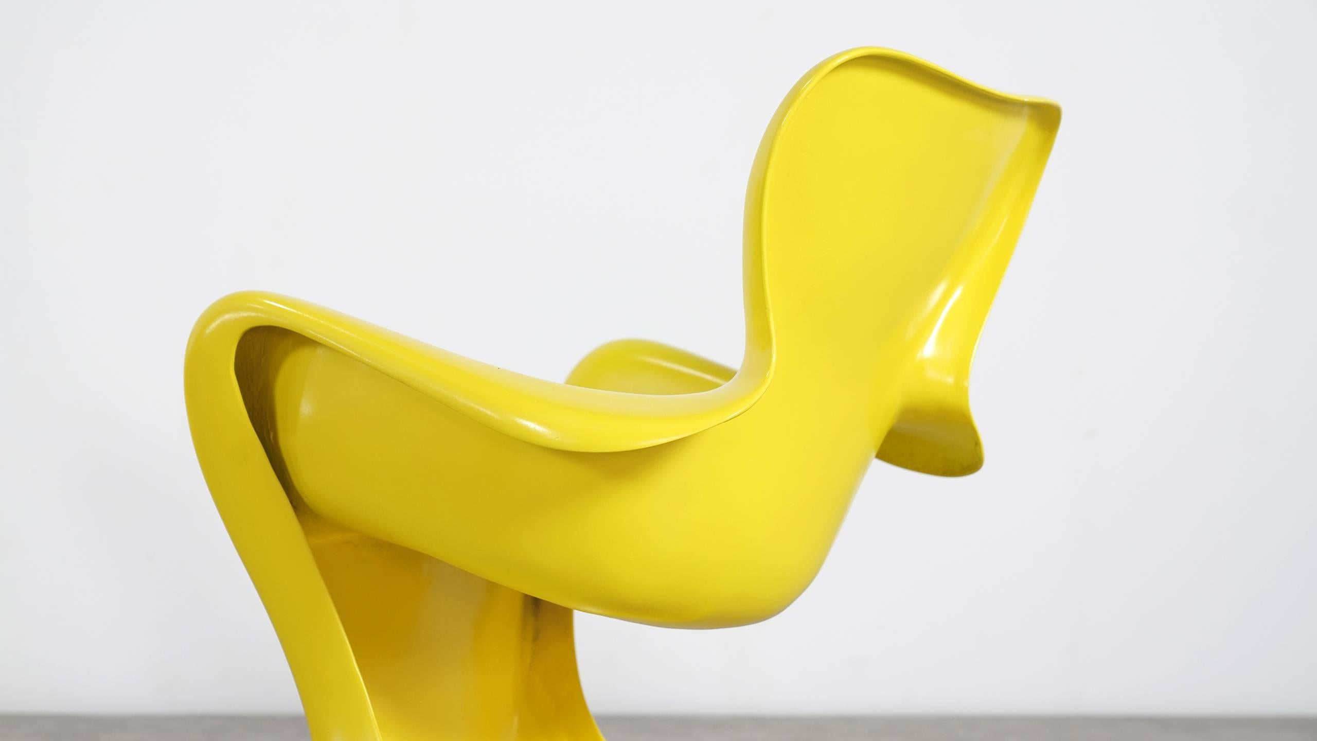 Luigi Colani, Set of Four Ultraorganic Lounge Chair, Yellow Fiberglass In Good Condition In Munster, NRW