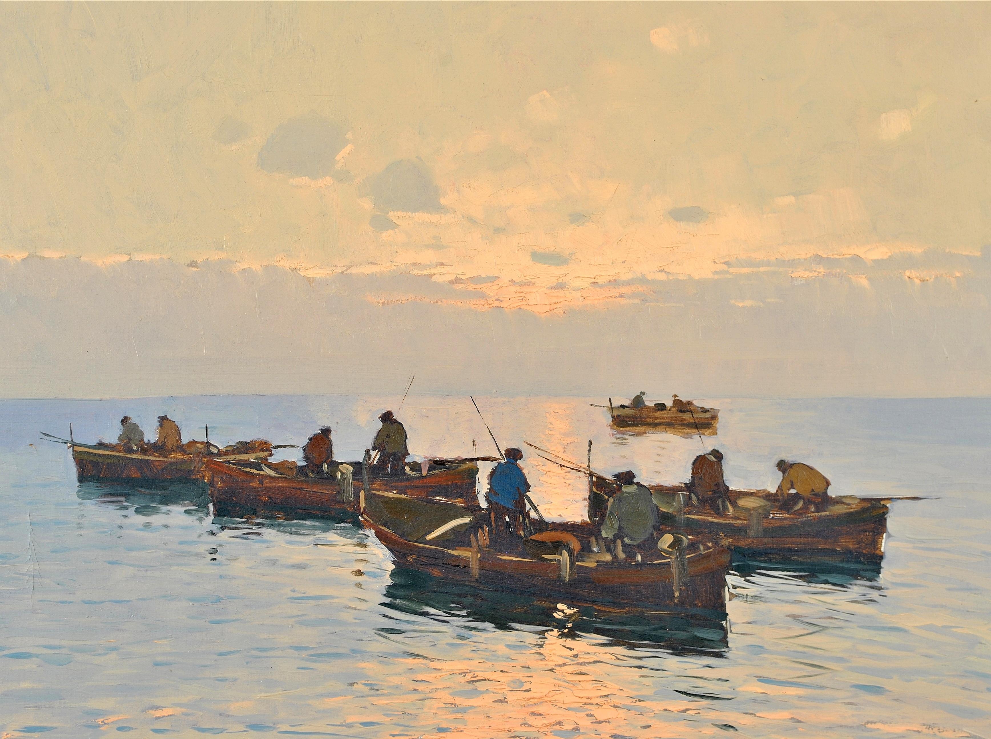 Questo bellissimo olio impressionista di grandi dimensioni su tela dell'artista italiano Luigi Conca è stato dipinto negli anni Trenta. L'opera raffigura dei pescatori nel Golfo di Napoli al tramonto, molto probabilmente al largo dell'isola di