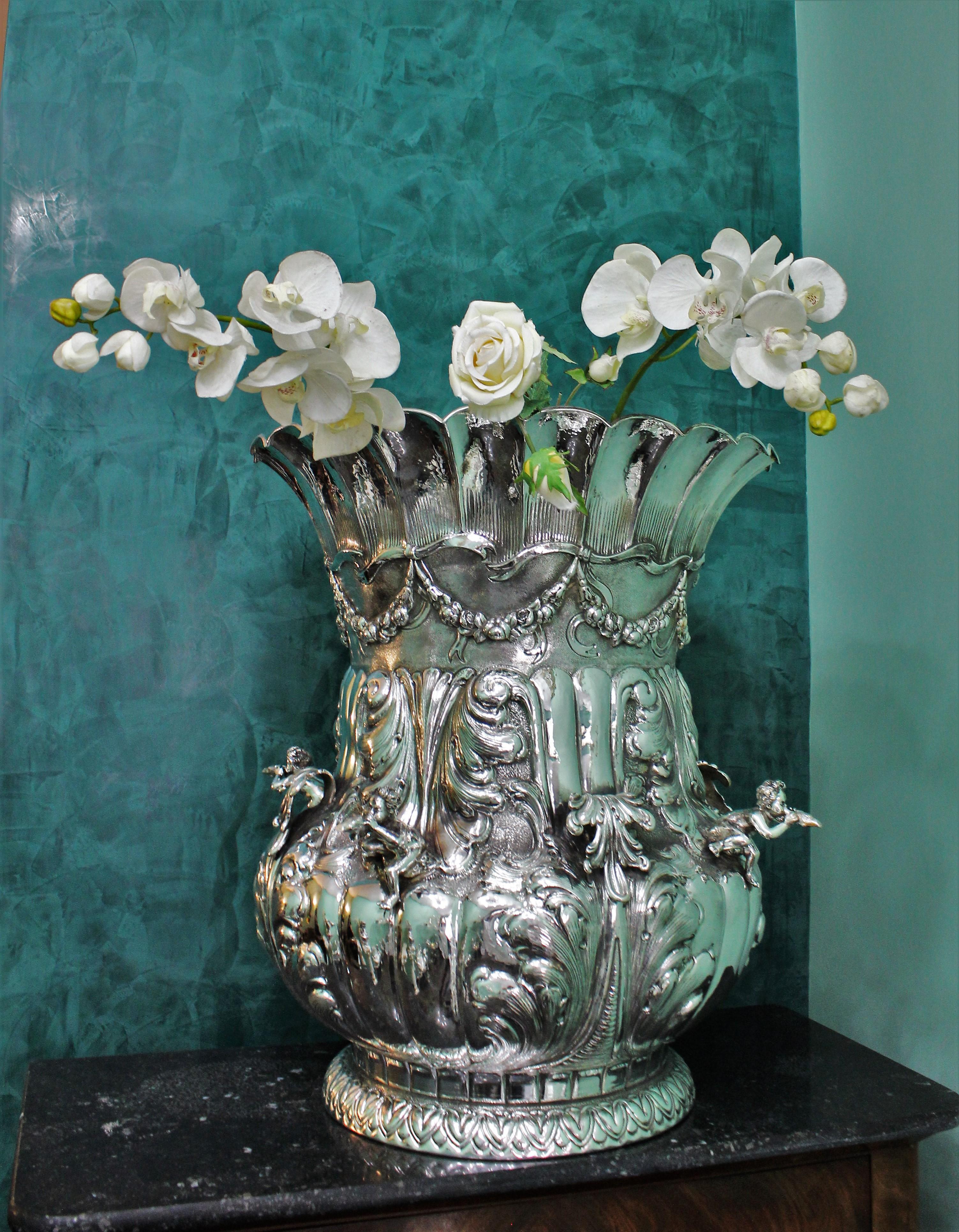 Luigi Diani 20th Century Rococo Pair of Engraved Silver Flower Vases Italy 1930s In Excellent Condition In Florence, IT