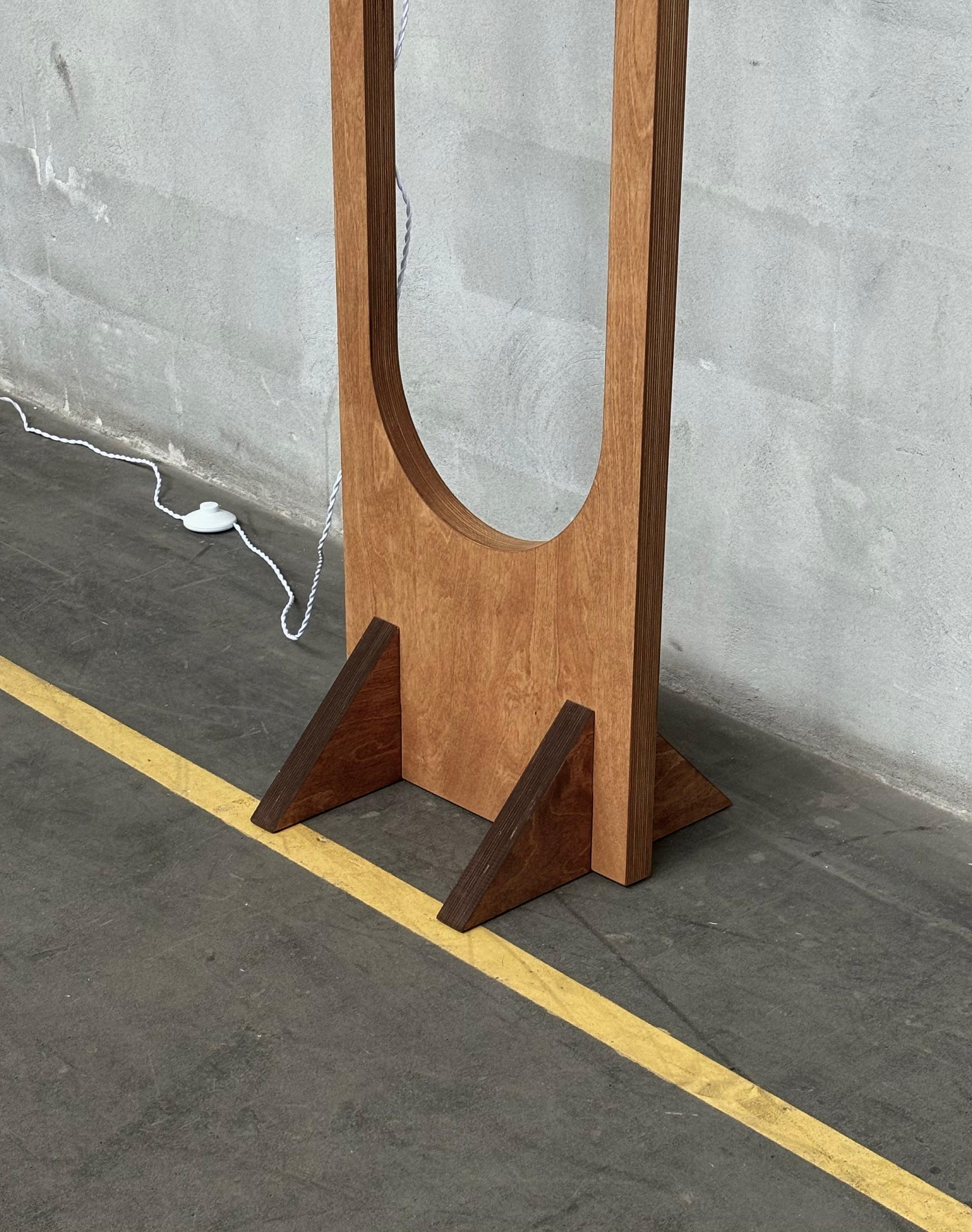 Luigi Stehlampe von Edoardo Lietti Studio (21. Jahrhundert und zeitgenössisch) im Angebot