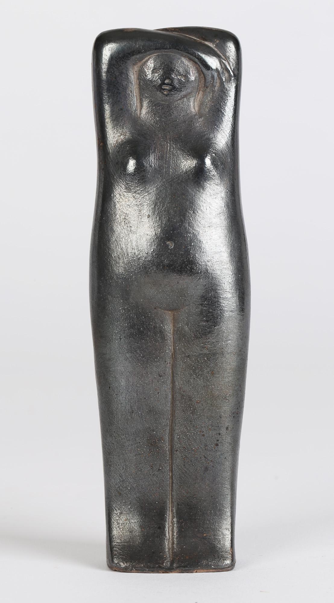 Versilberte, stilisierte figurale Skulptur von Luigi Galligani aus Bronze auf Ständer (Moderne) im Angebot
