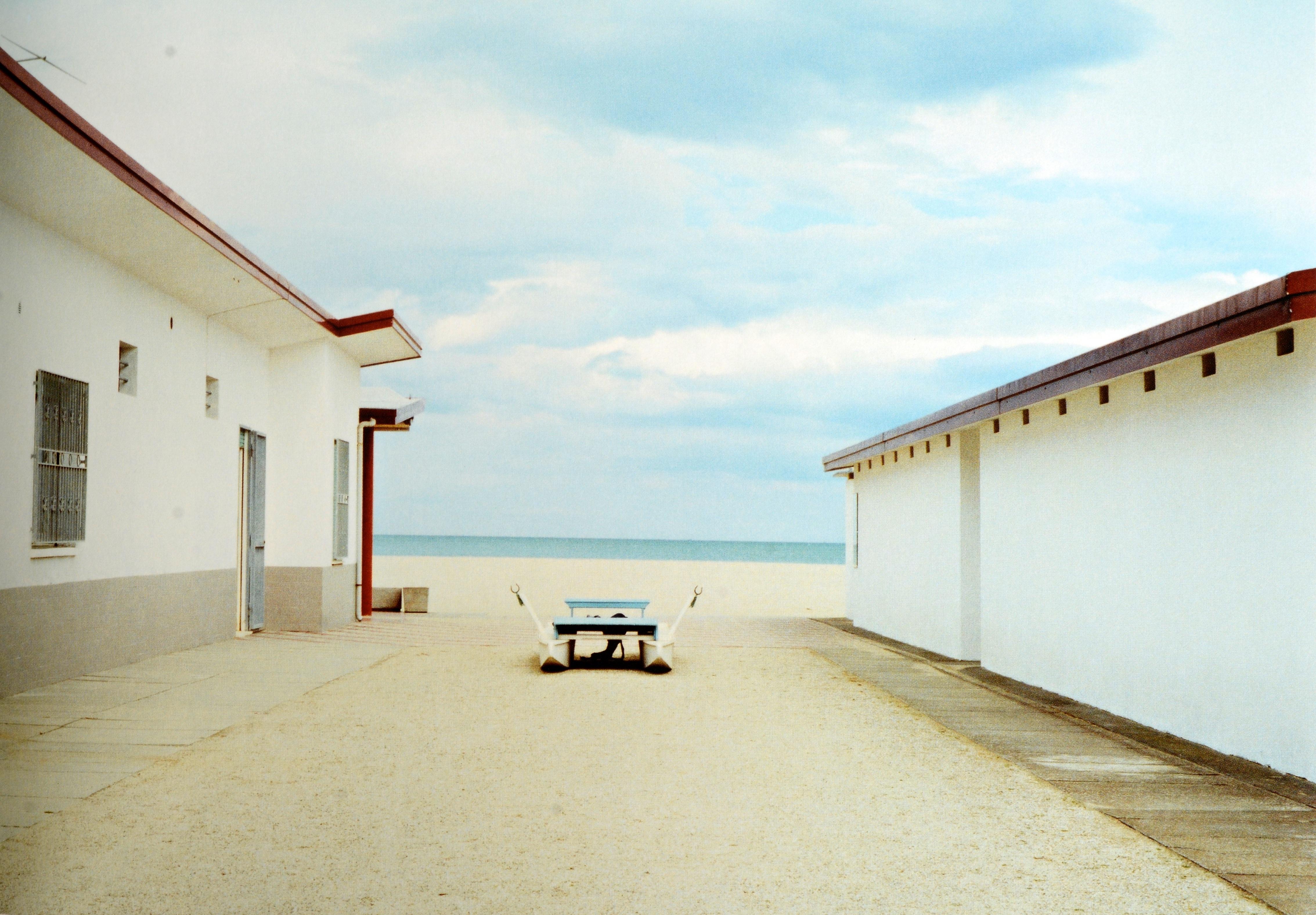 Papier Luigi Ghirri « It's Beautiful Here, Isn't It... » (Ce n'est pas là que ça) par Luigi Ghirri, Édition 1ère en vente