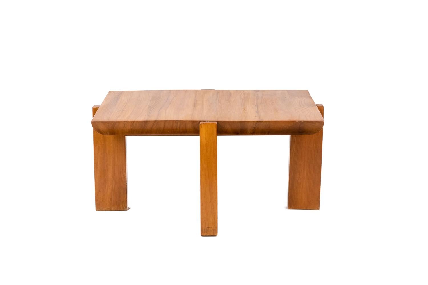 Luigi Gorgoni, dem zugeschrieben wird.
Roche Bobois, herausgegeben von.

Couchtisch aus blonder Ulme, quadratische Form.

Italienisches Werk aus den 1980er Jahren.
 
