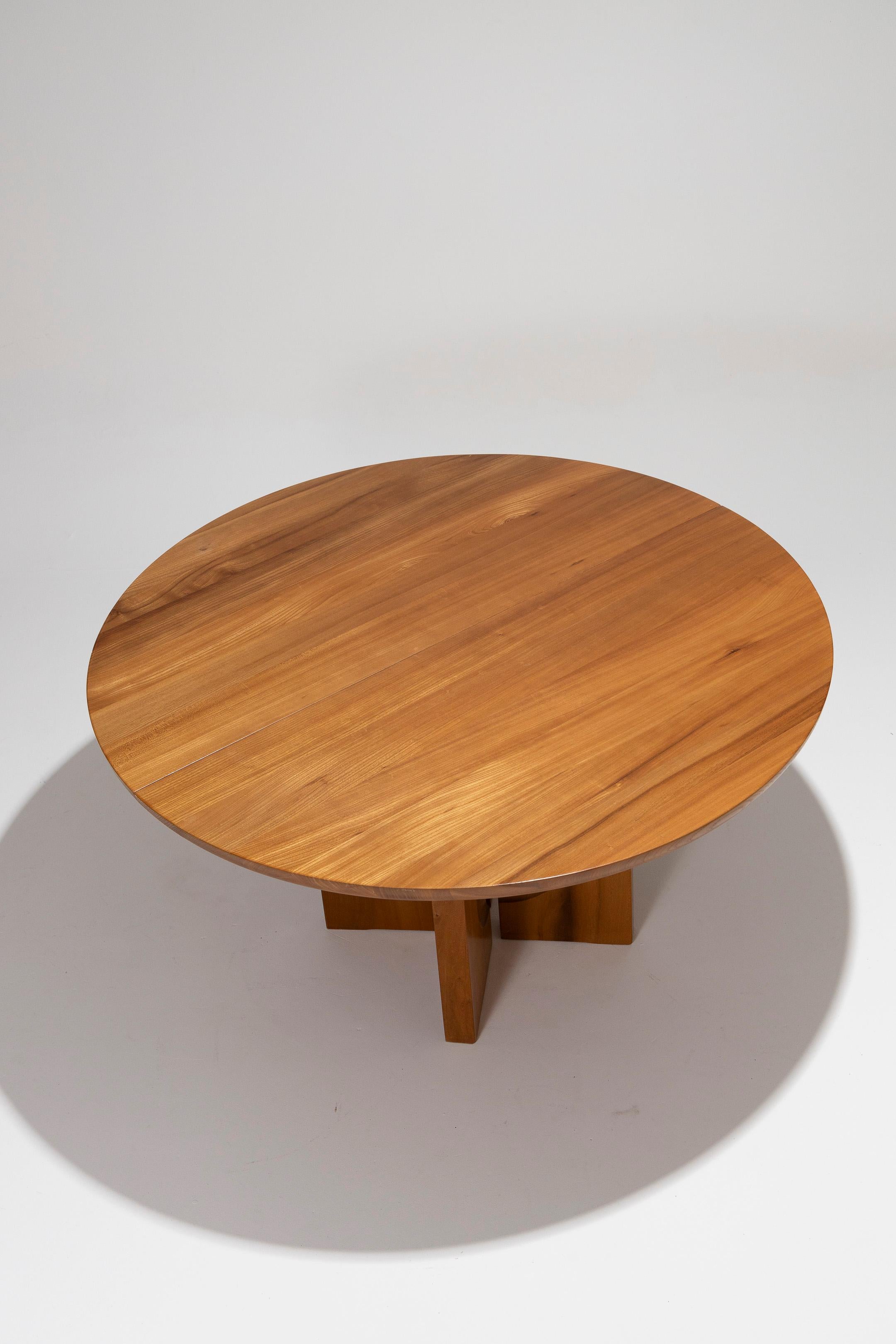20th Century Luigi Gorgoni Round Dining Table