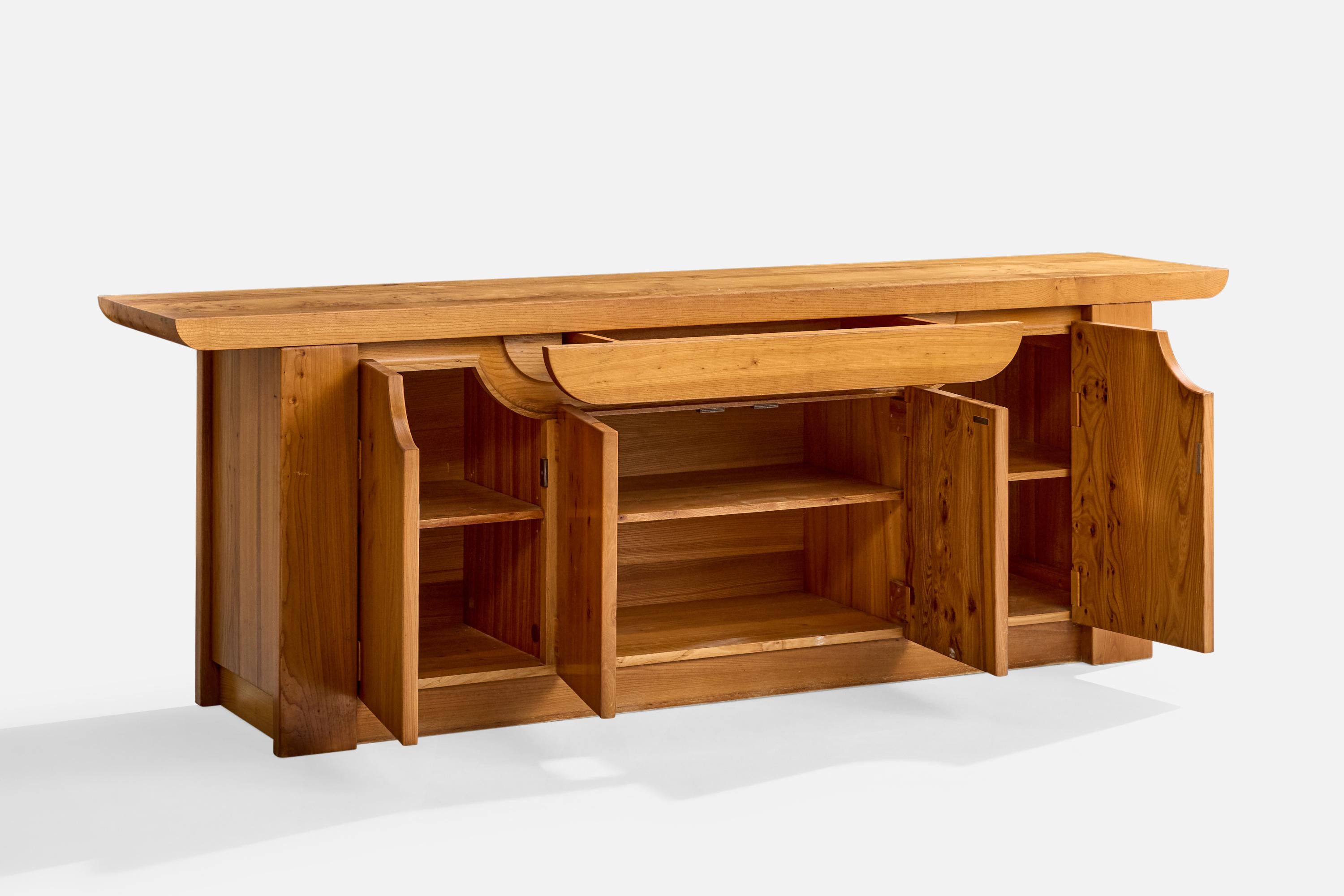 Luigi Gorgoni, Sideboard, Ulme, Italien, 1980er Jahre im Zustand „Gut“ im Angebot in High Point, NC