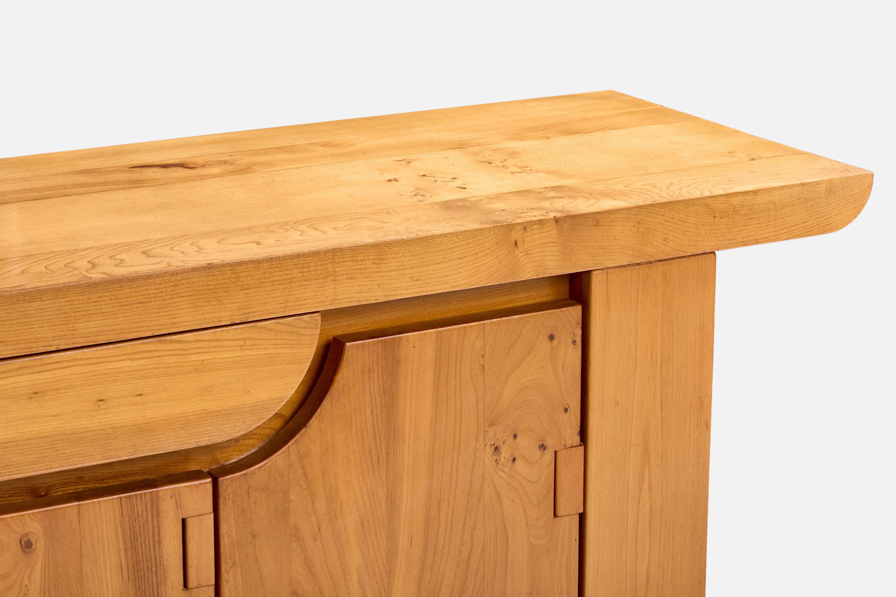 Luigi Gorgoni, Sideboard, Ulme, Italien, 1980er Jahre (Ende des 20. Jahrhunderts) im Angebot