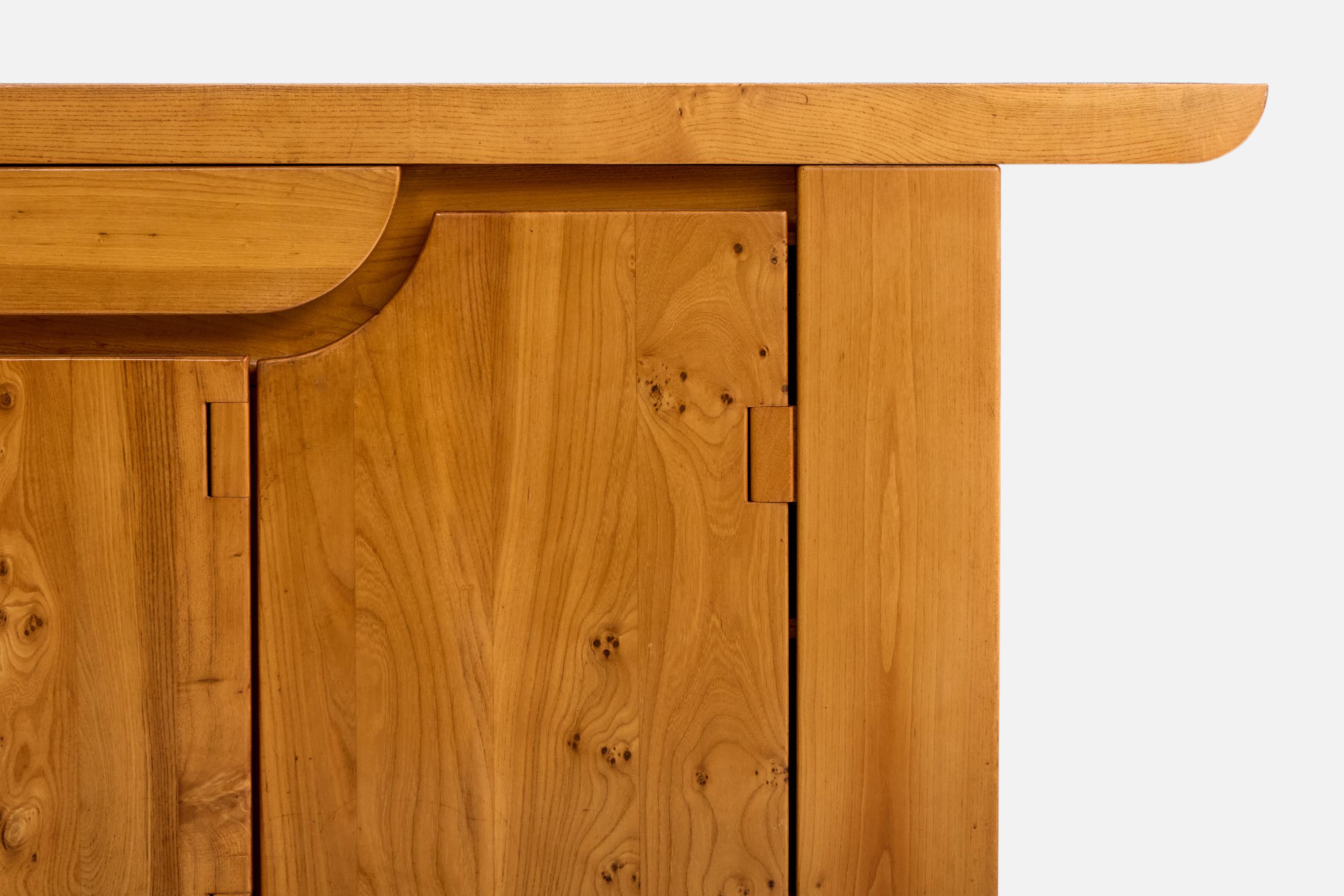 Luigi Gorgoni, Sideboard, Ulme, Italien, 1980er Jahre (Ulmenholz) im Angebot
