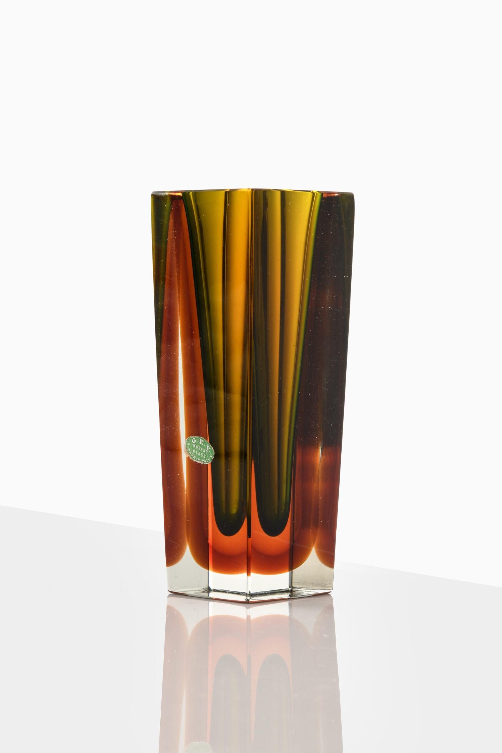 Jarrón de cristal diseñado por Luigi Mandruzzato. Fabricado por Murano en Italia.