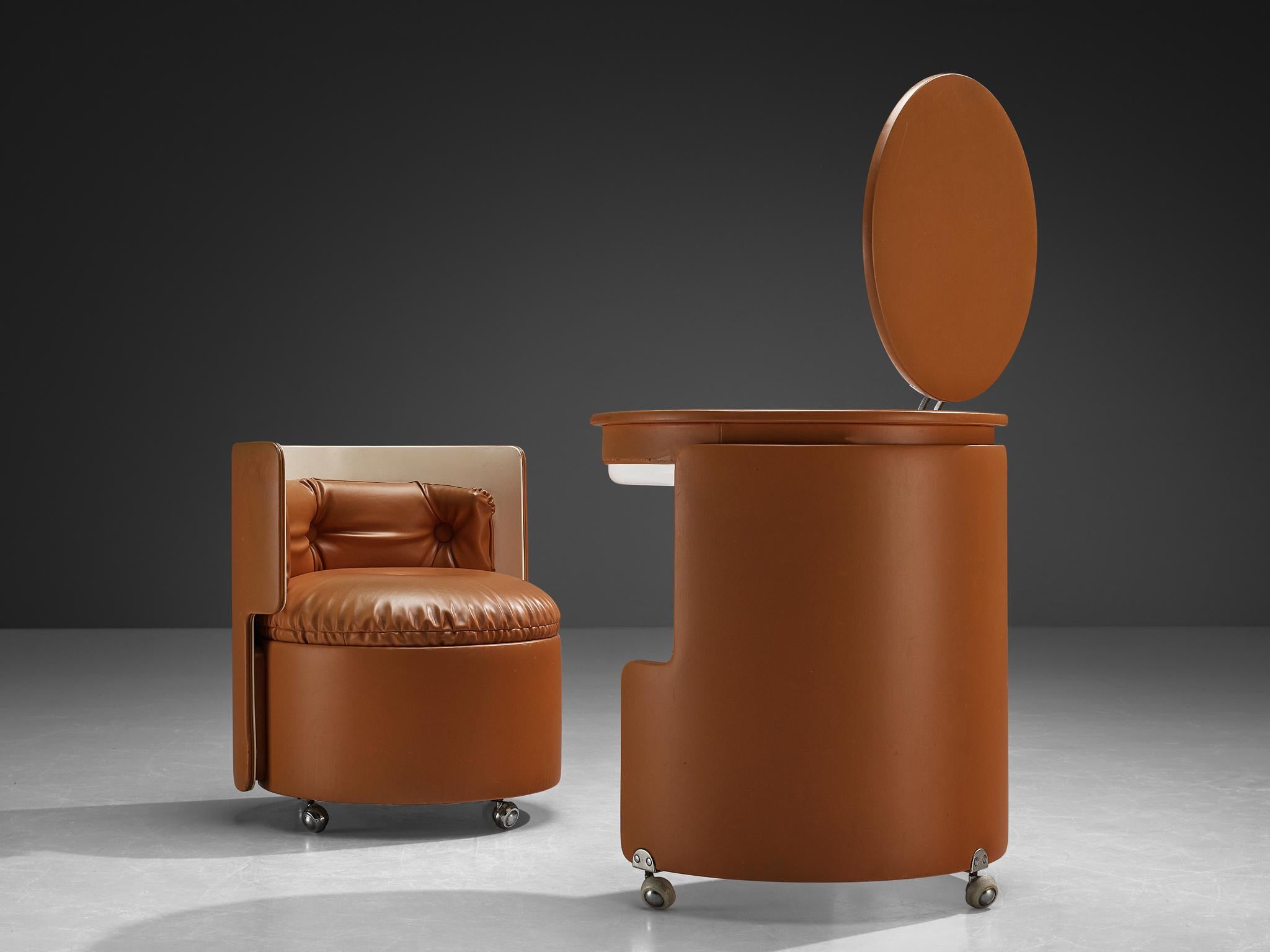 Mid-20th Century Luigi Massoni ‘Dilly Dally’ Vanity Set in Cognac Leatherette For Sale