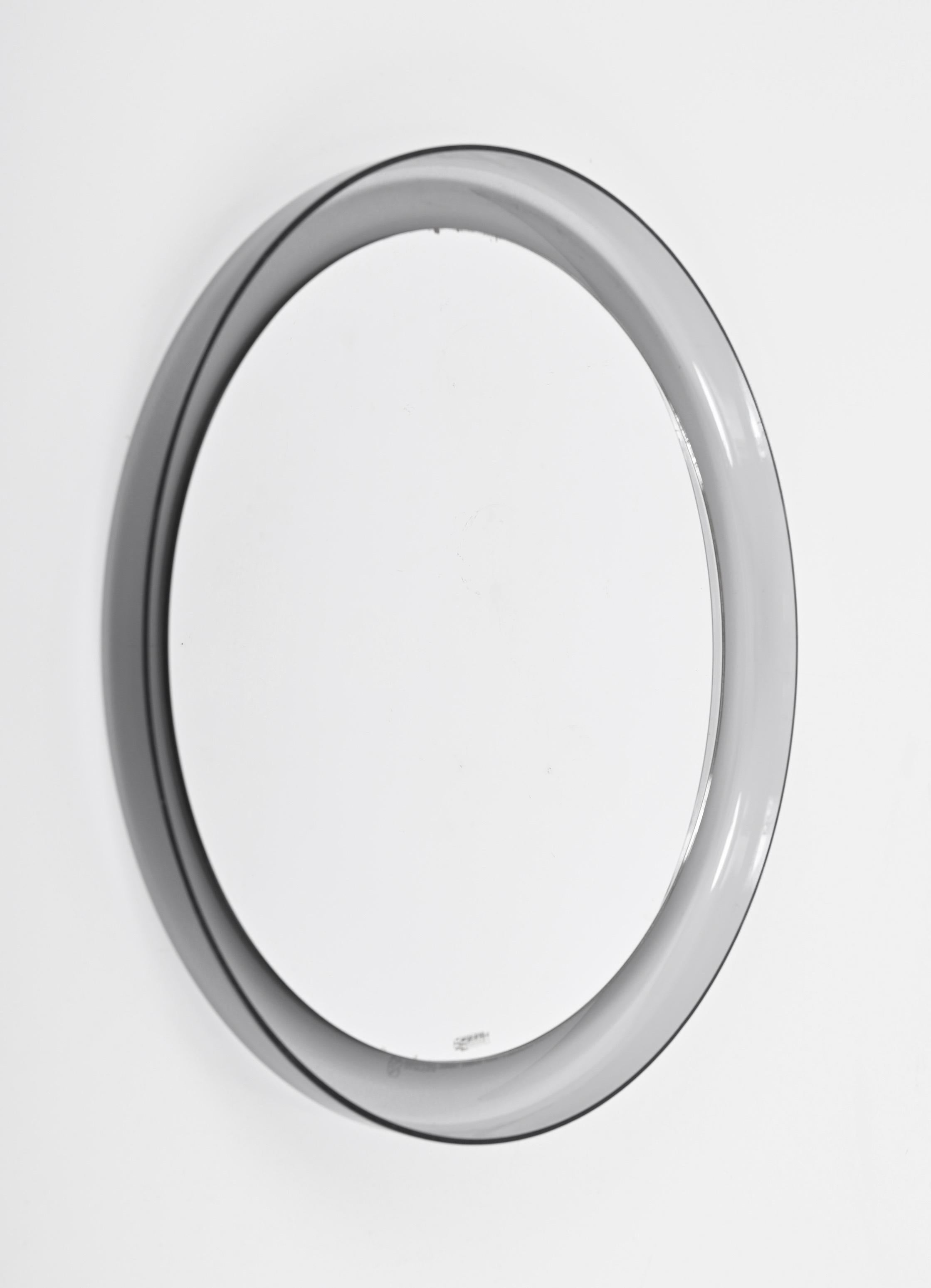 Luigi Massoni for Guzzini Clear Lucite Round Wall Mirror, Italy, 1960s For Sale 5