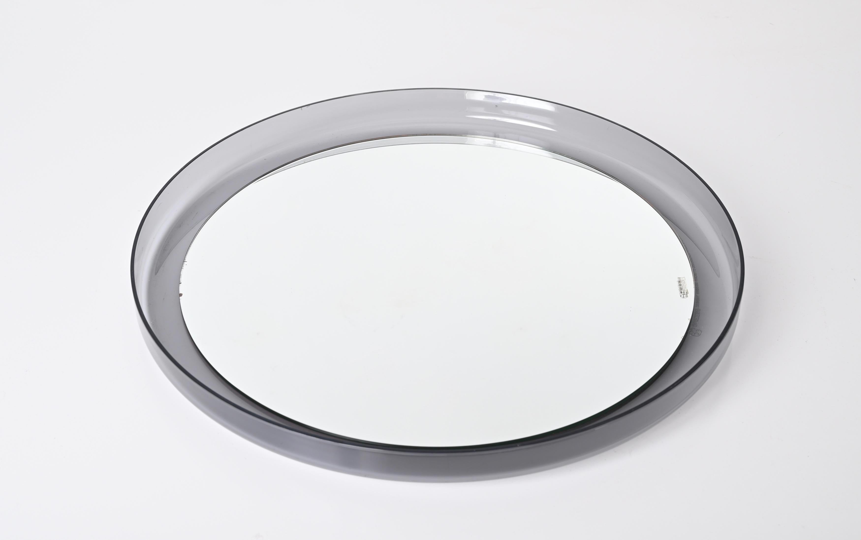 Steel Luigi Massoni for Guzzini Clear Lucite Round Wall Mirror, Italy, 1960s For Sale