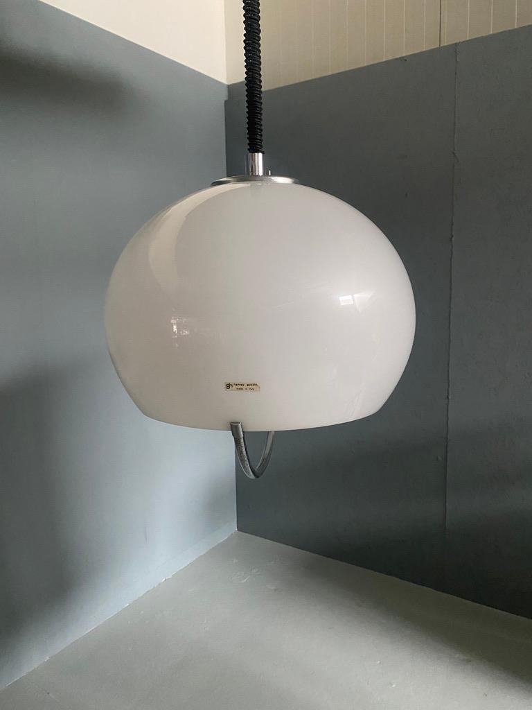Luigi Massoni per Harvey Guzzini, lampada a sospensione regolabile perlescente - Italia 1970 In condizioni buone in vendita a The Hague, NL