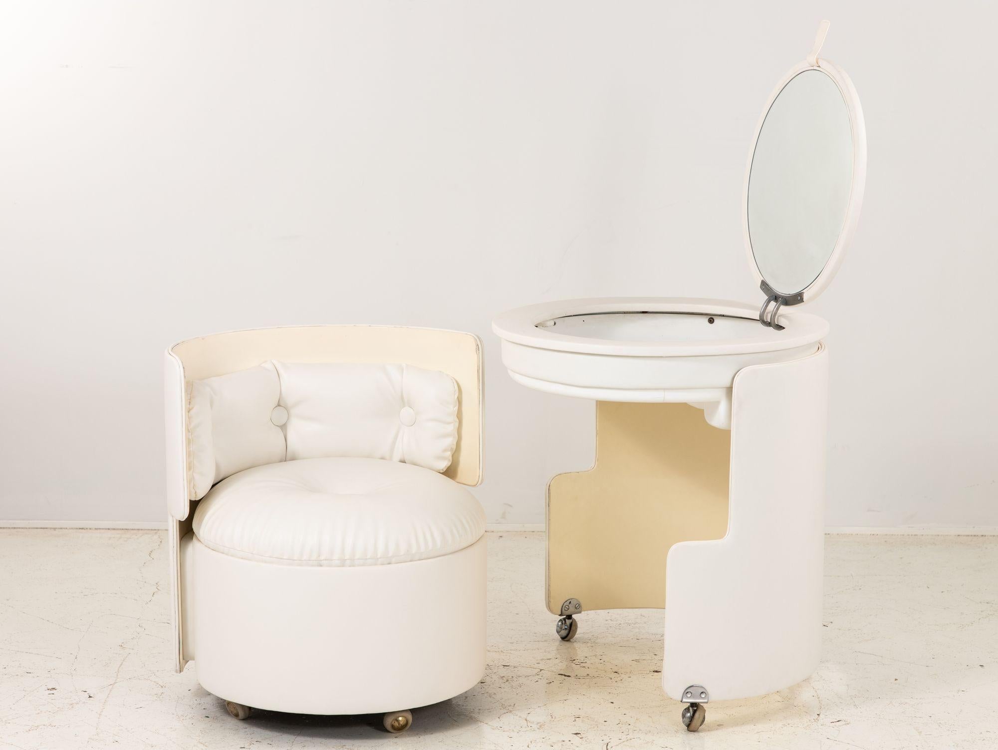 A highly sought after and hard to find iconic piece from the Luigi Massoni collaboration with Poltrana Frau, ca. 1968. The modular Dilly Dally vanity includes a chair and vanity with a folding mirror and a divided circular plastic tray in this